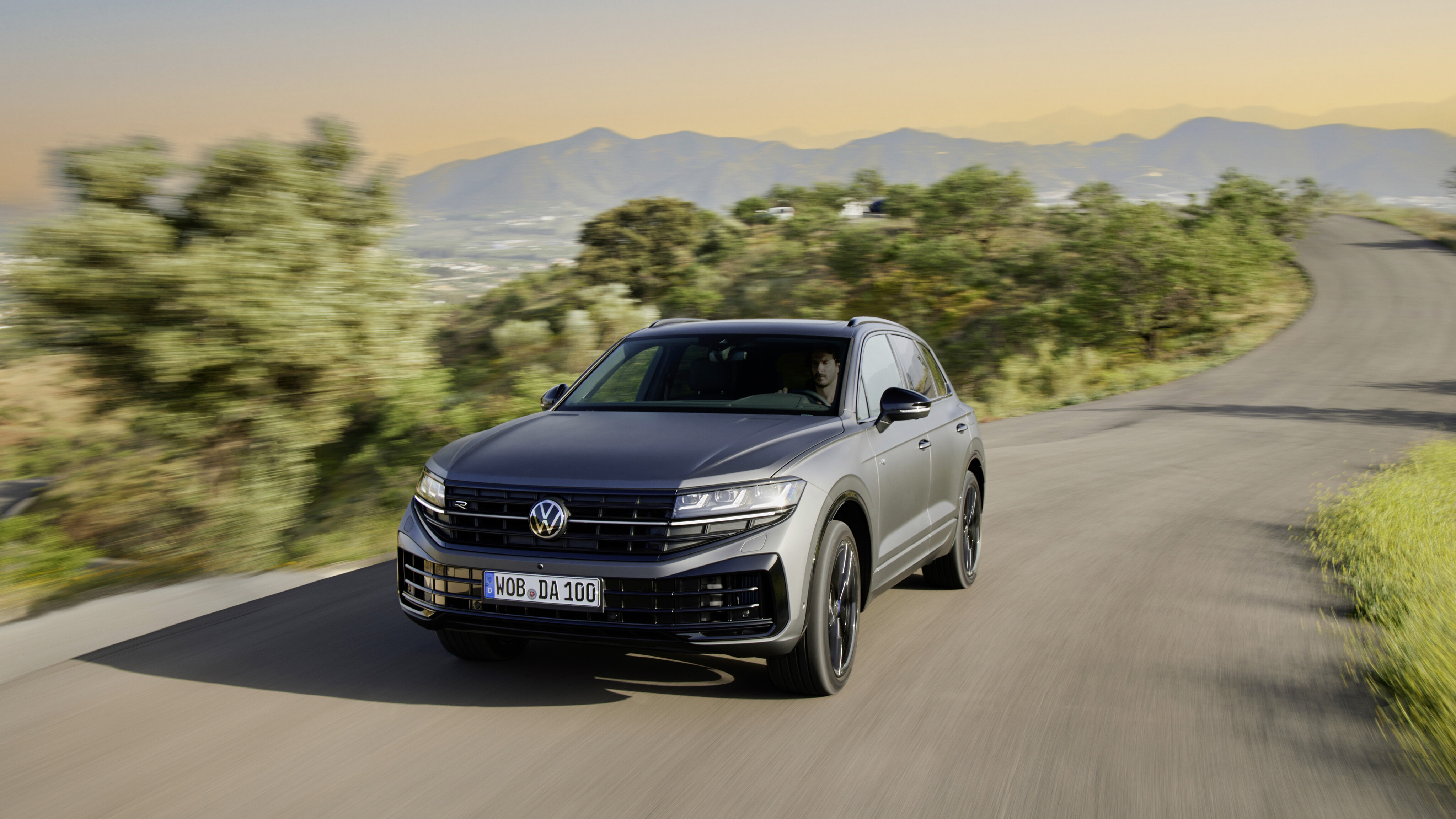Volkswagen Touareg R delayed to mid-life facelift, due in 2024 - Drive