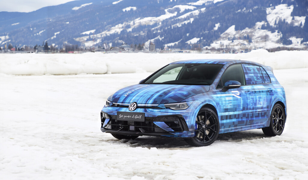 2025 Volkswagen Golf R Mk8.5 facelift teased