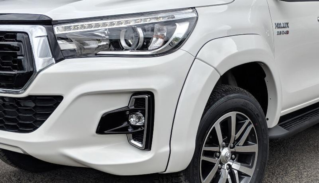 Toyota HiLux flares and mouldings guide