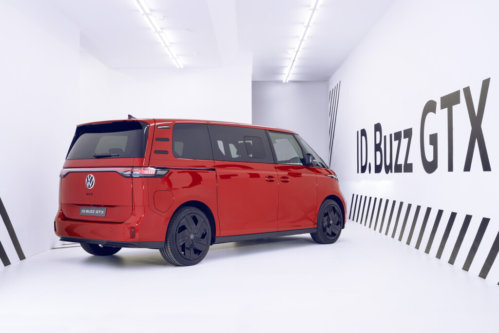 2025 Volkswagen ID.Buzz GTX: 250kW ‘Kombi GTI’ unveiled