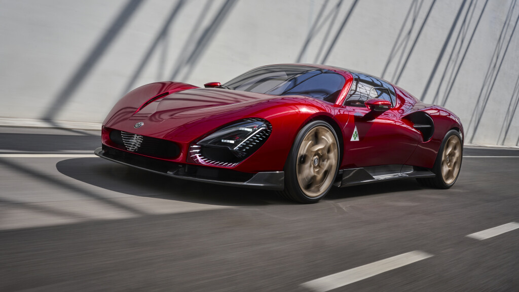 Alfa Romeo 33 Stradale revealed