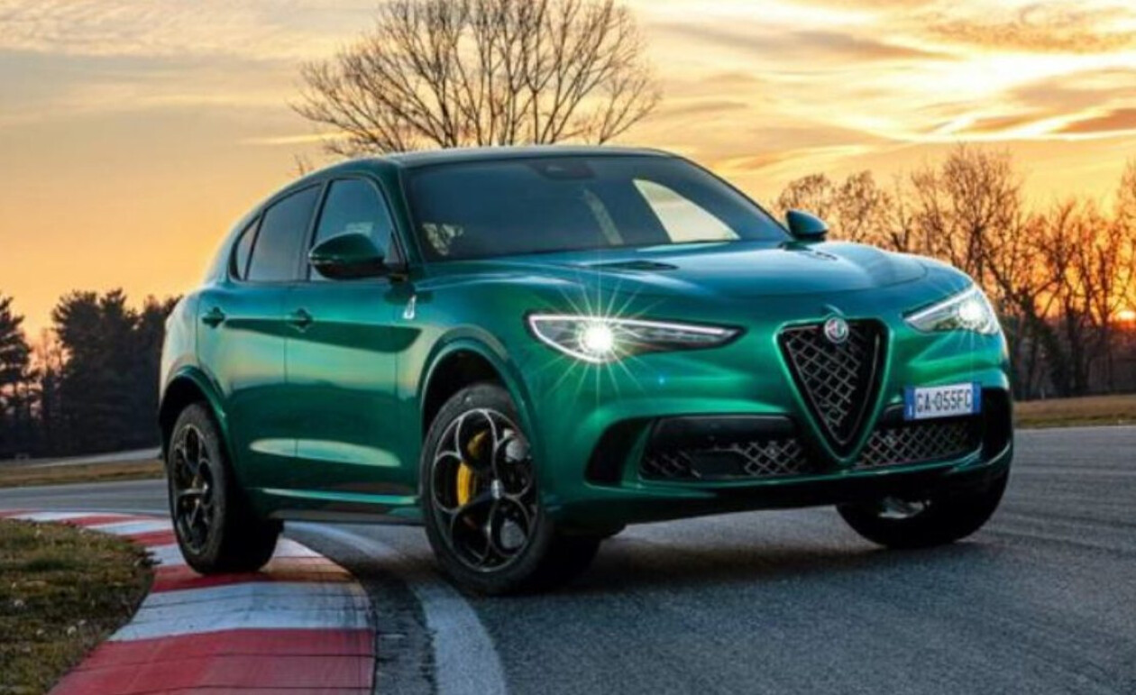 f4ba1ec9/2022 alfa romeo stelvio quadrifoglio 2 9l petrol 4d wagon 04d4015d