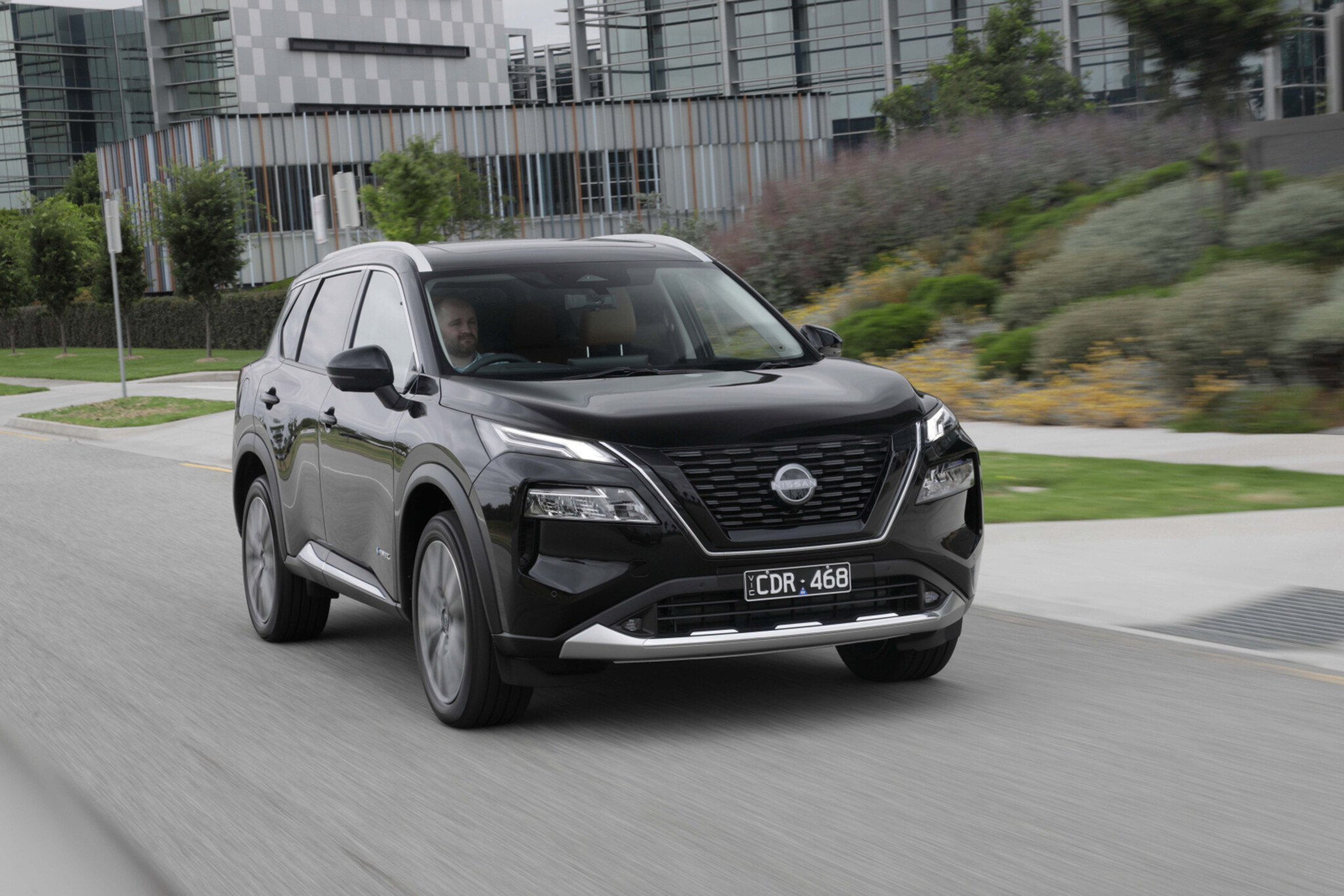 What is the towing capacity of the Nissan X-Trail?