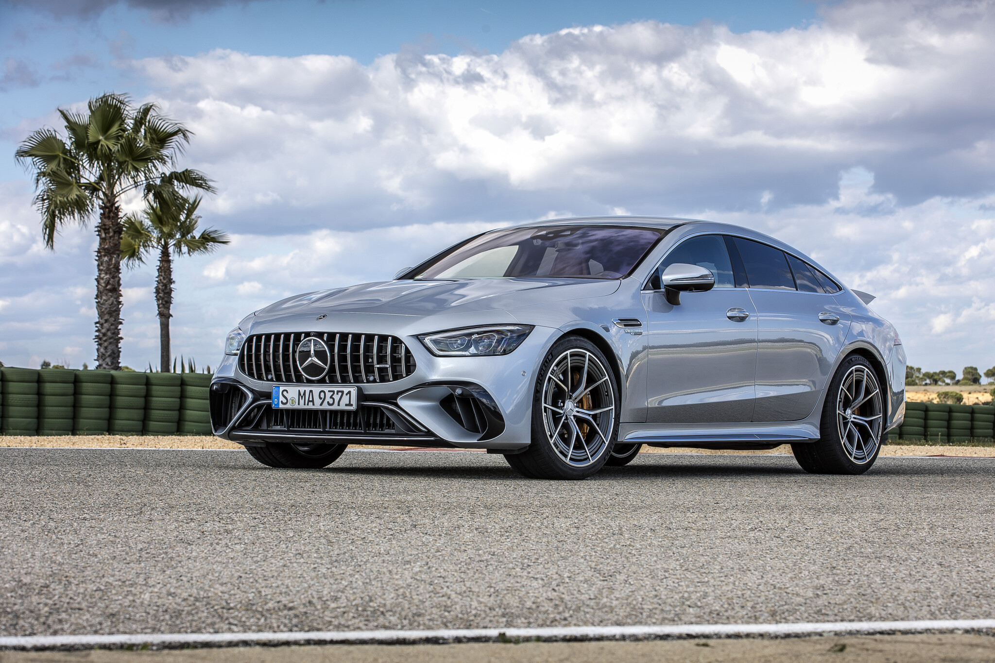 AMG gt 63 s Drives