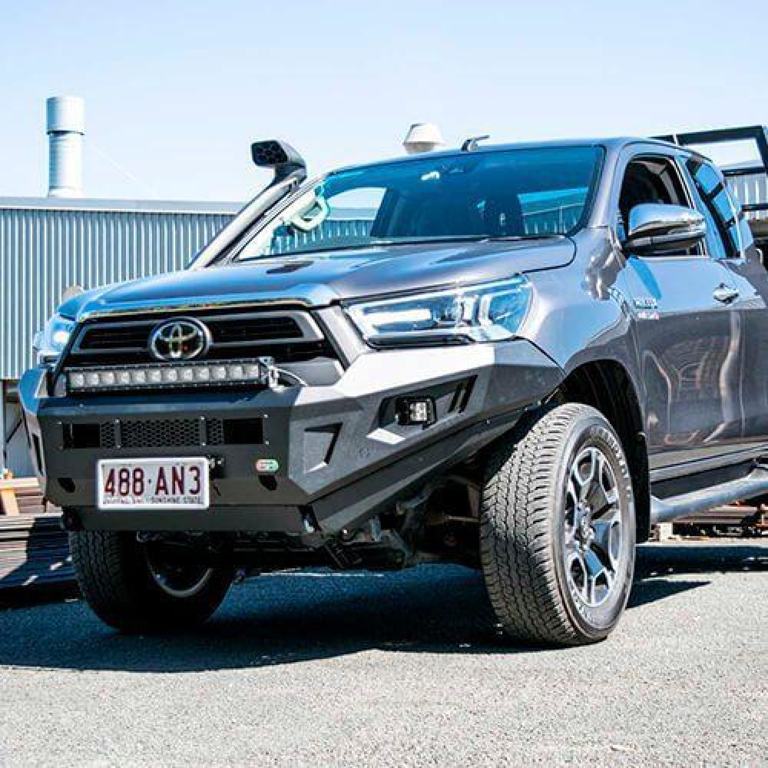 2023 Toyota HiLux bull bar guide