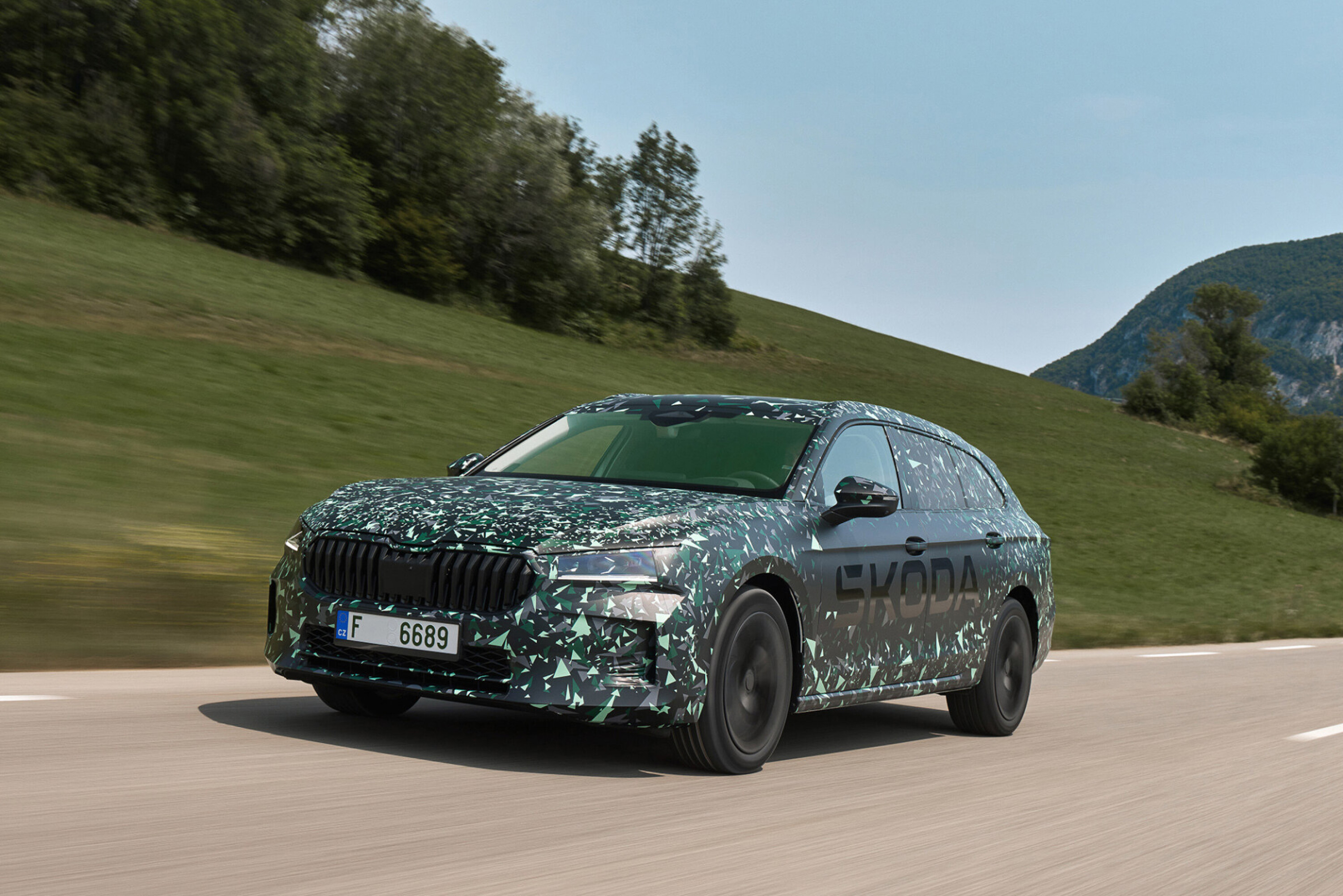 c2a11063/2024 skoda superb camo 8 jpg