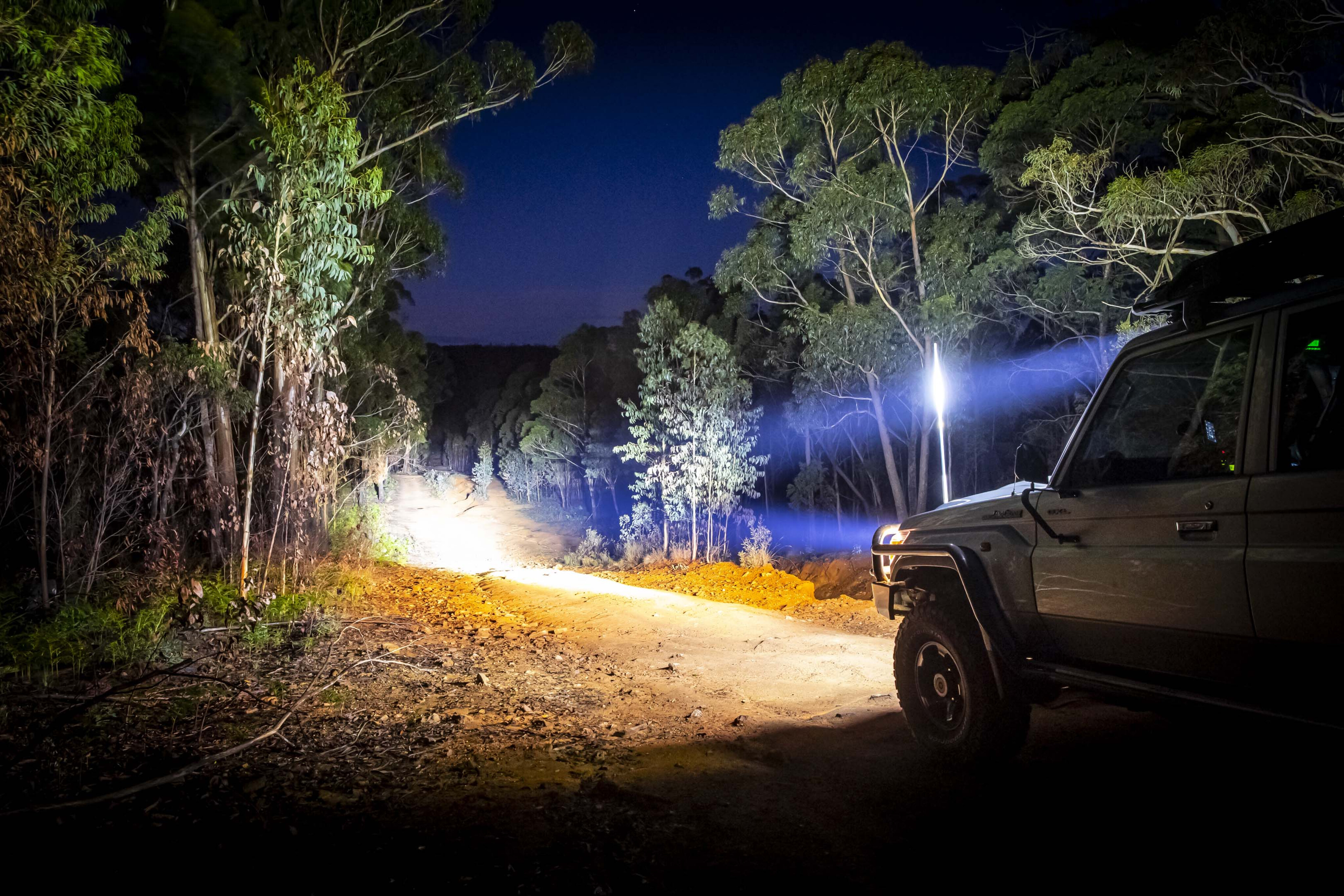 00de2257/4x4 australia driving lights night arbbaserack0320 lightbarlighting 003 jpg