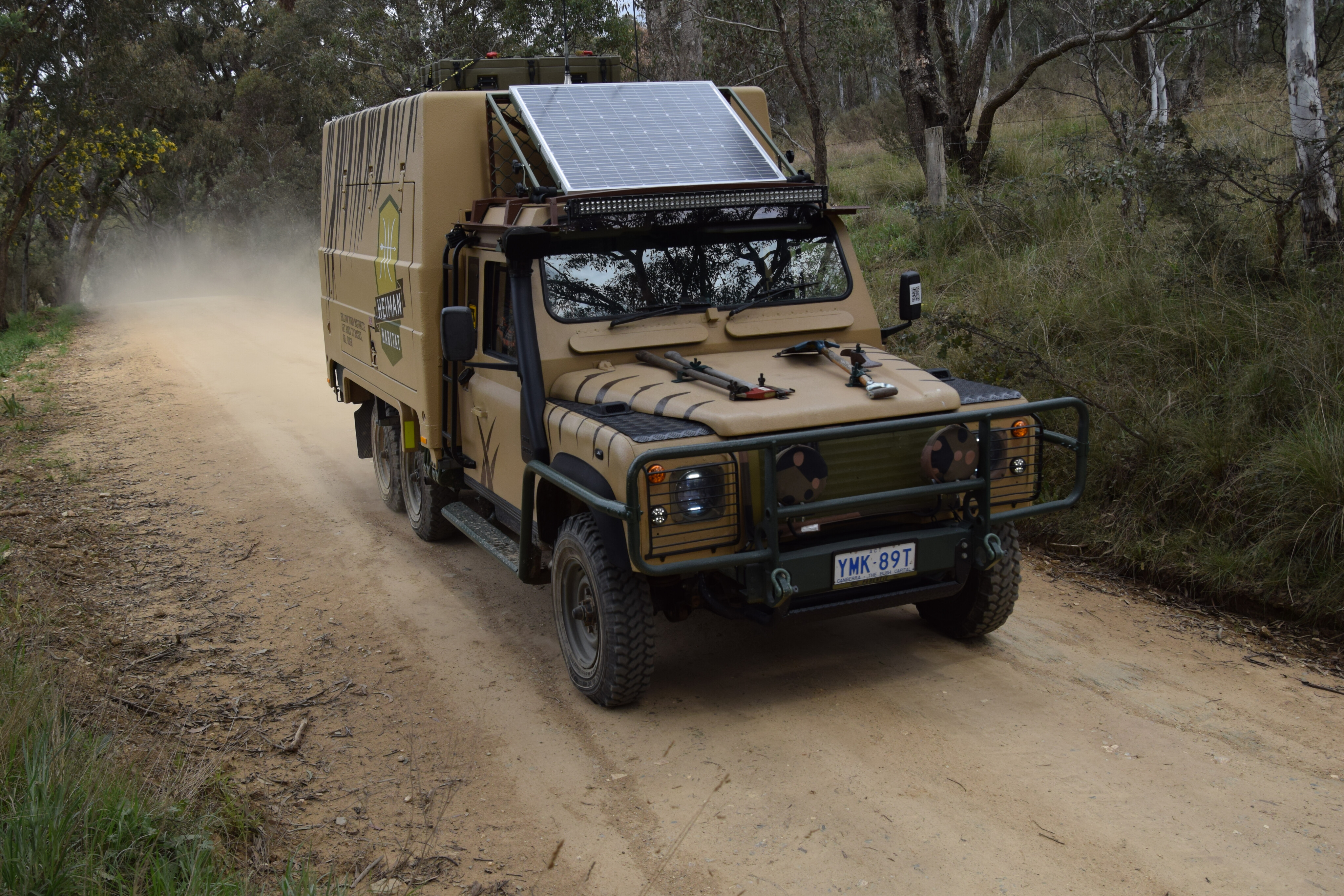 05a724b4/land rover 110 perentie 6x6 gmv the 6t light ridged rig likes to cruise at 80kph JPG