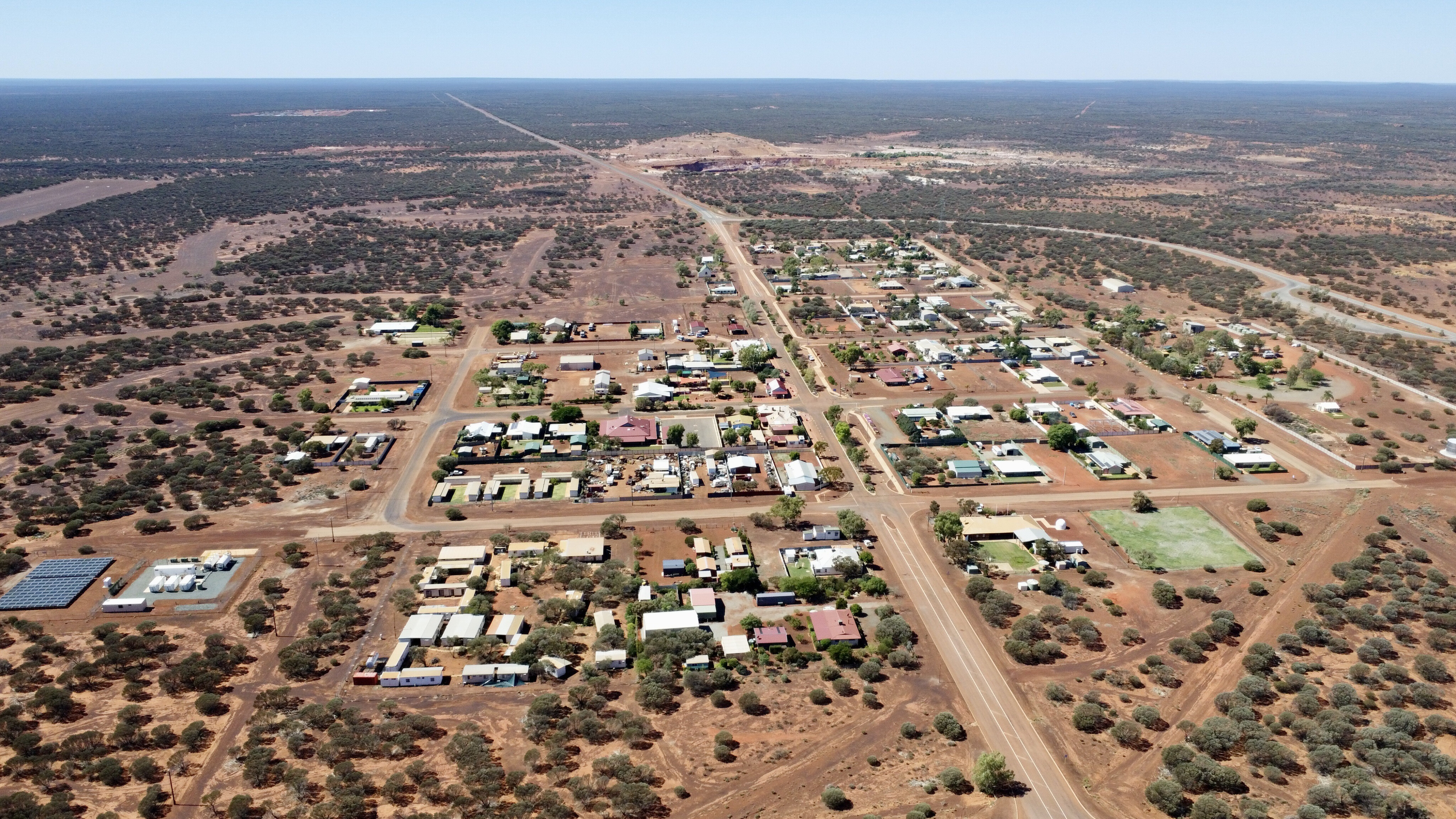 0713169b/golden outback township of sandstone JPG