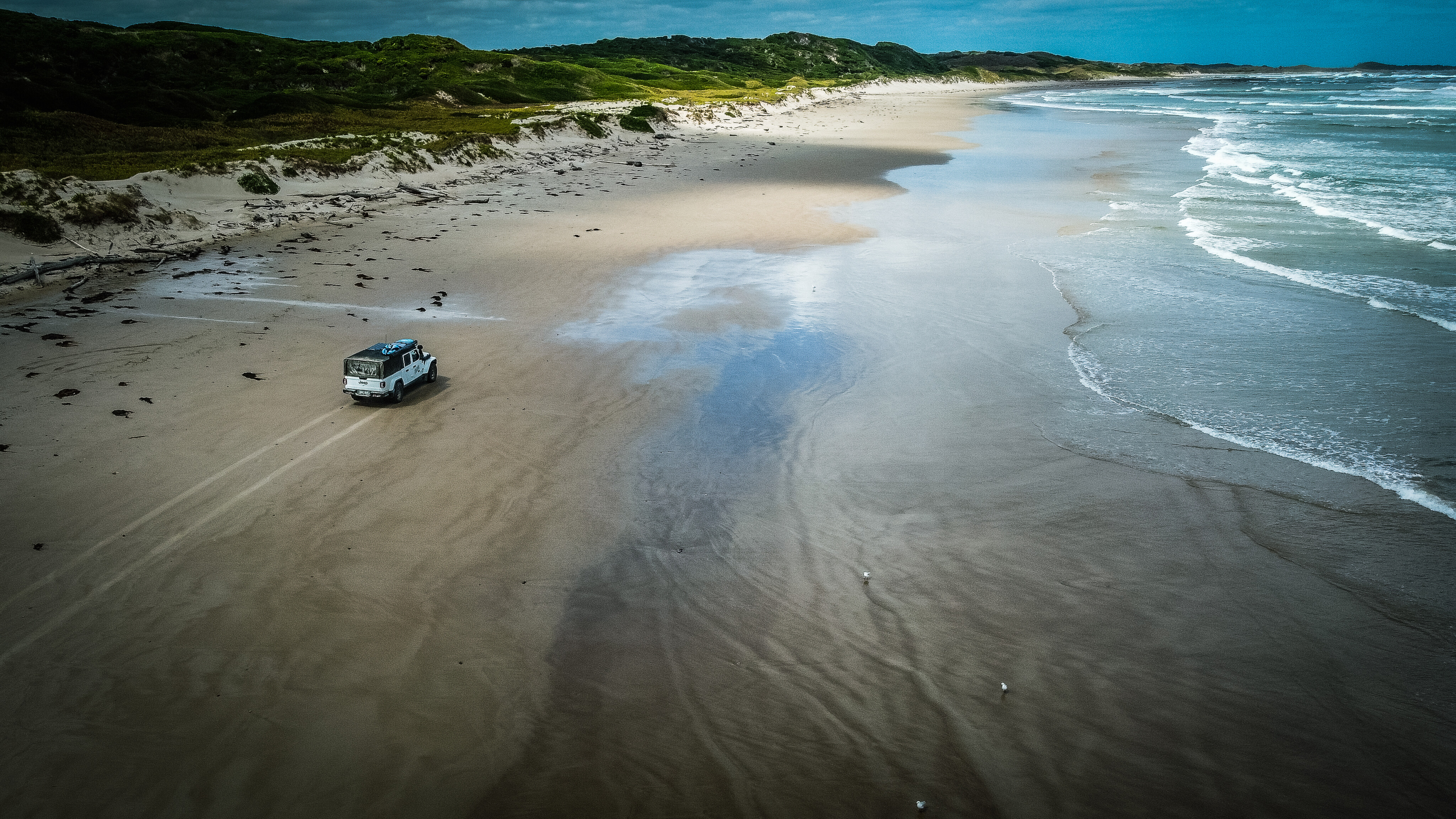 0dbb1d6f/sandy cape beach driving2 4x4 australia explore tasmania jpg