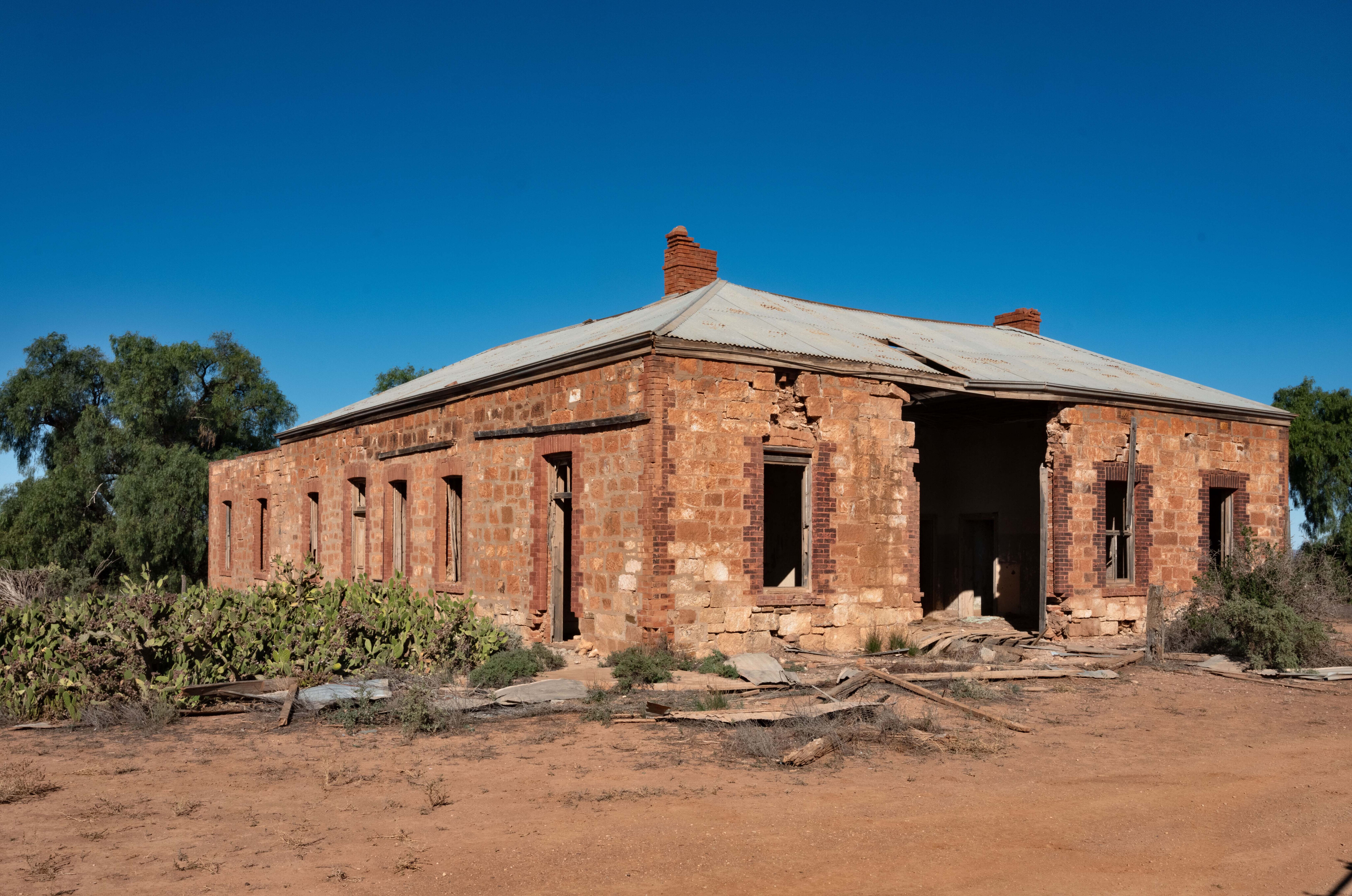 11c819f8/flinders ranges 2342 johntown ruin 4x4 australia jpg