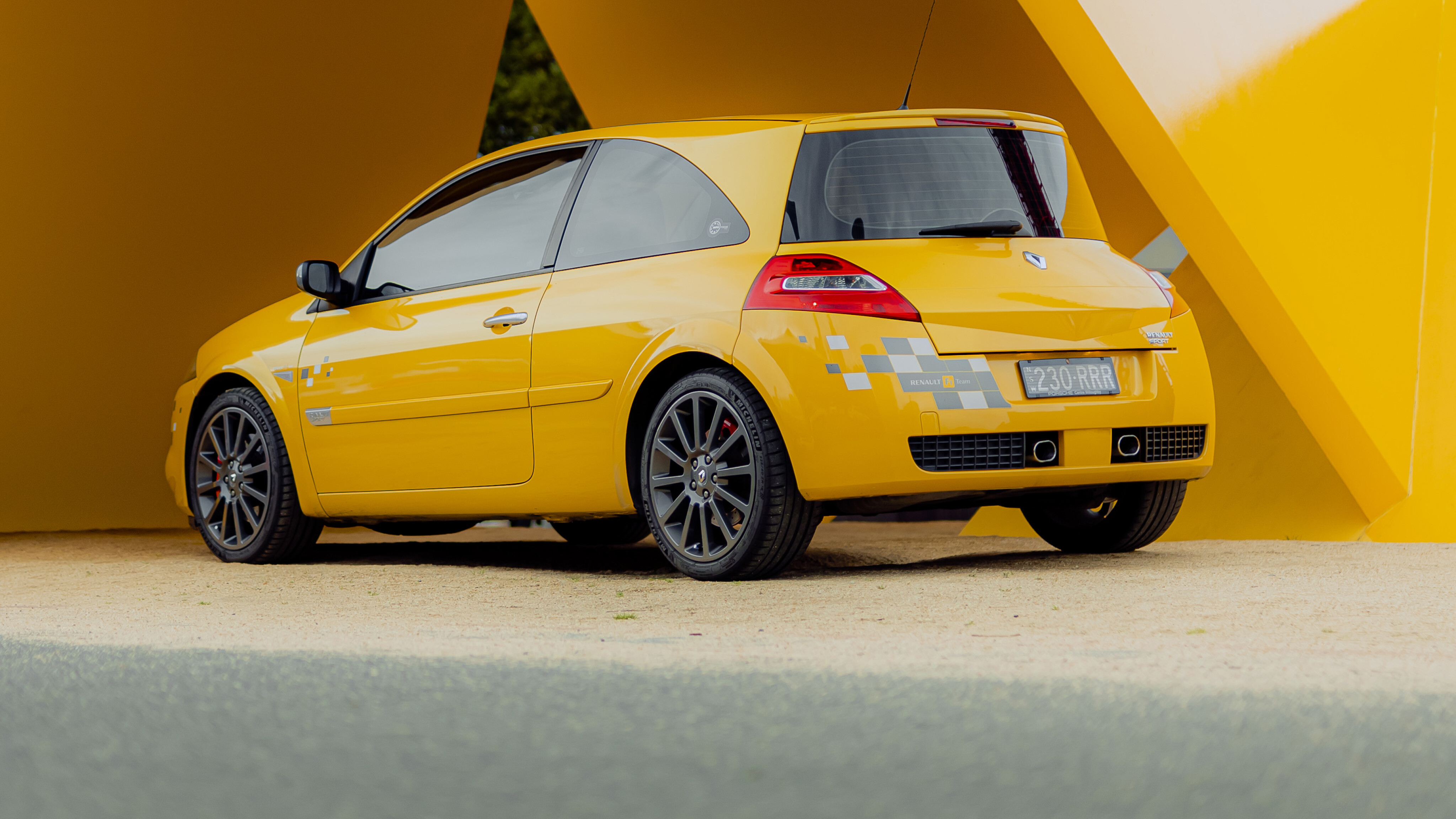 29501ce0/renaultsport megane 230 f1 team r26 coupe yellow abrook 14 jpg