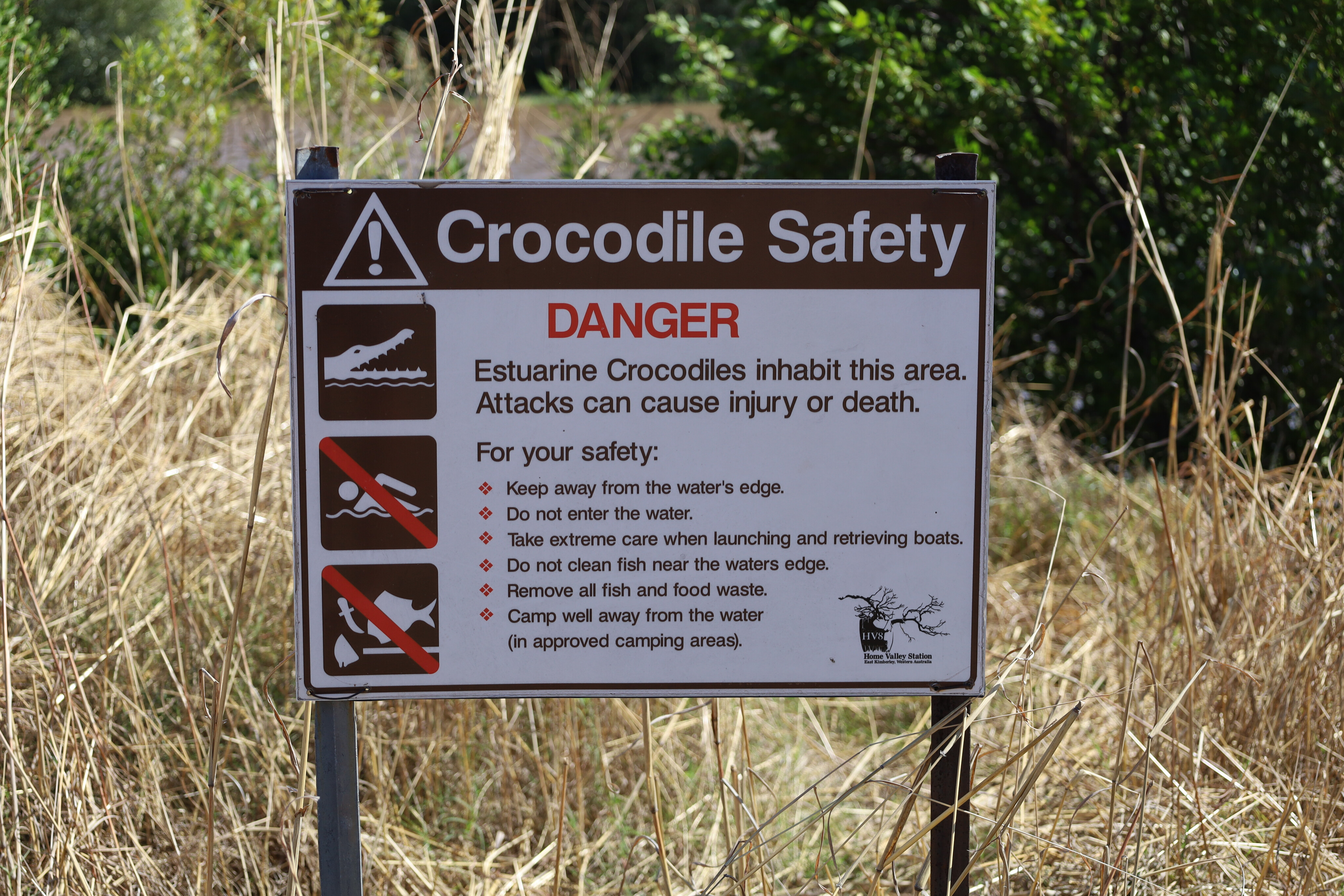 32d80da8/croc warnings JPG