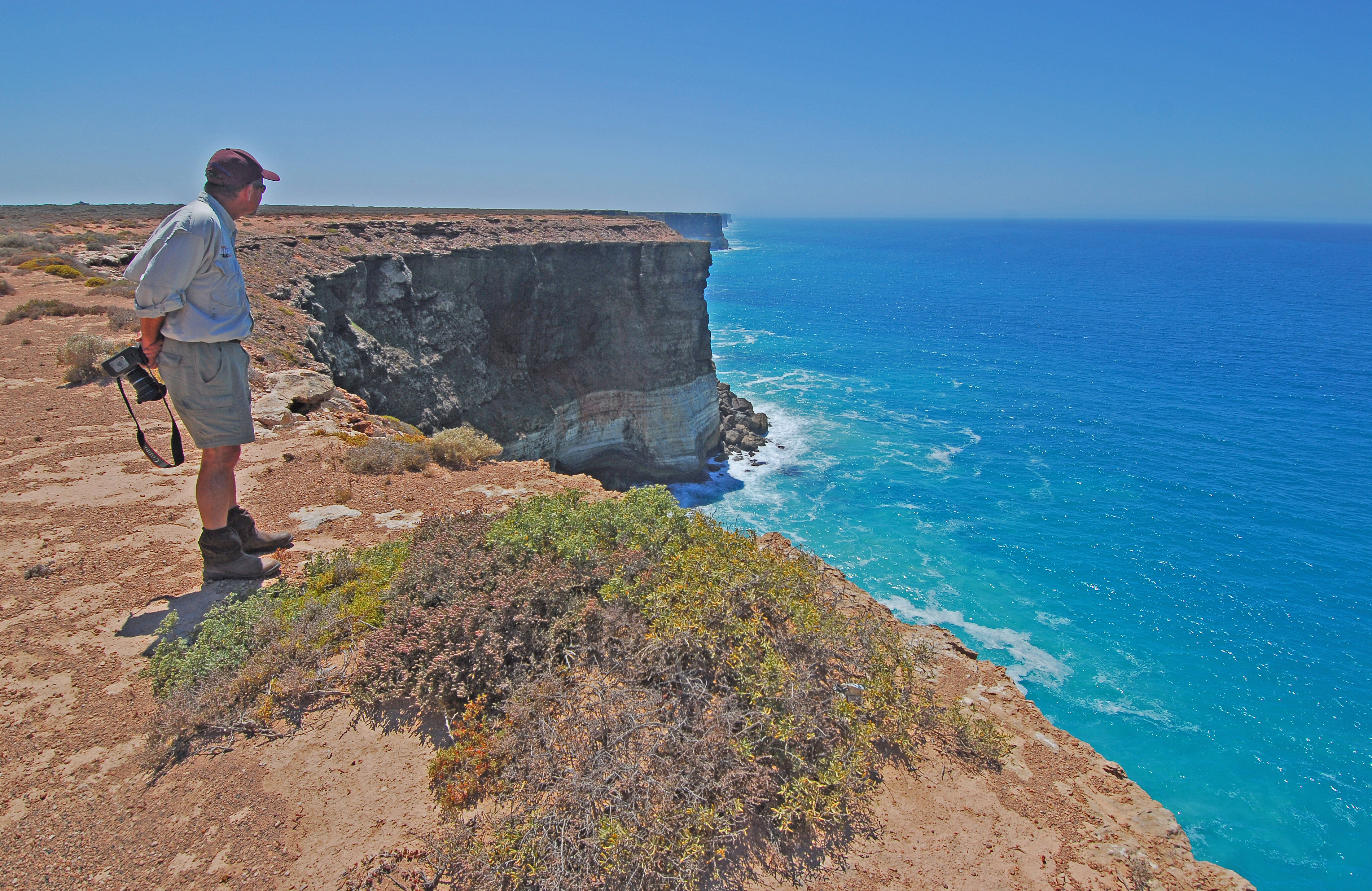 37d72841/ab018 bunda cliffs just south of main highway are spectacular 4x4 australia explore sa JPG