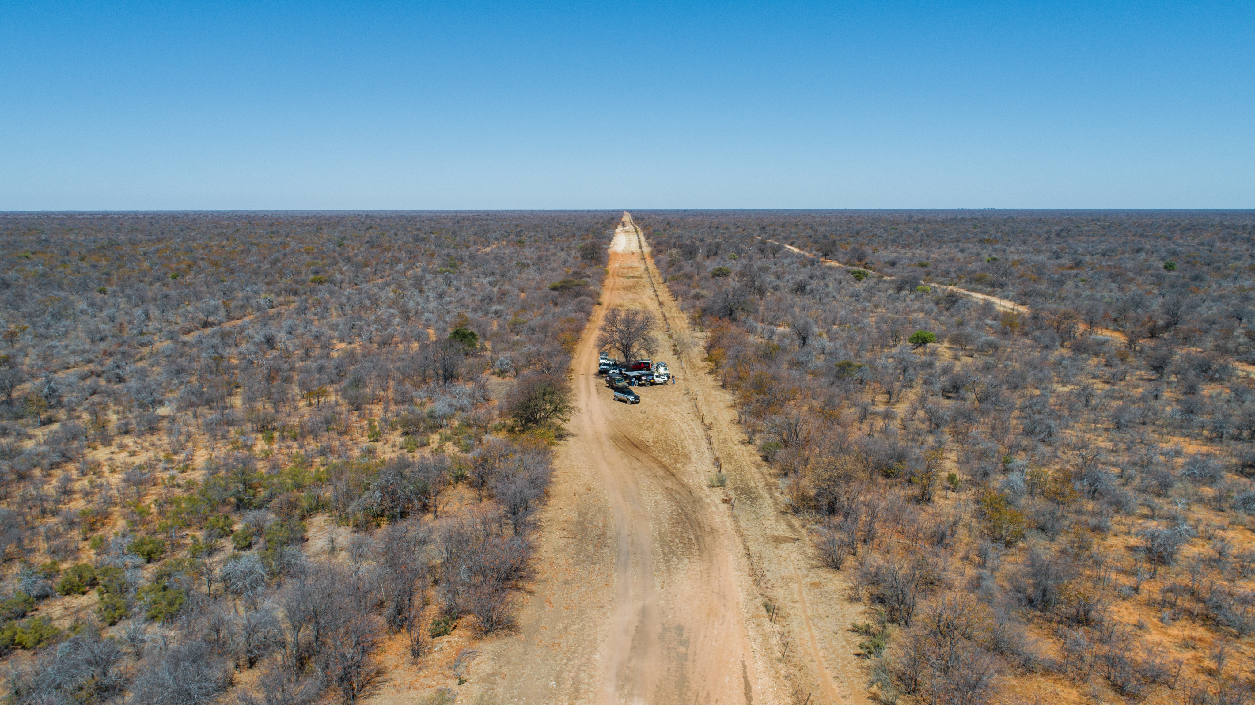 39621abc/africa convoy drone shot land rover comparison 1 png