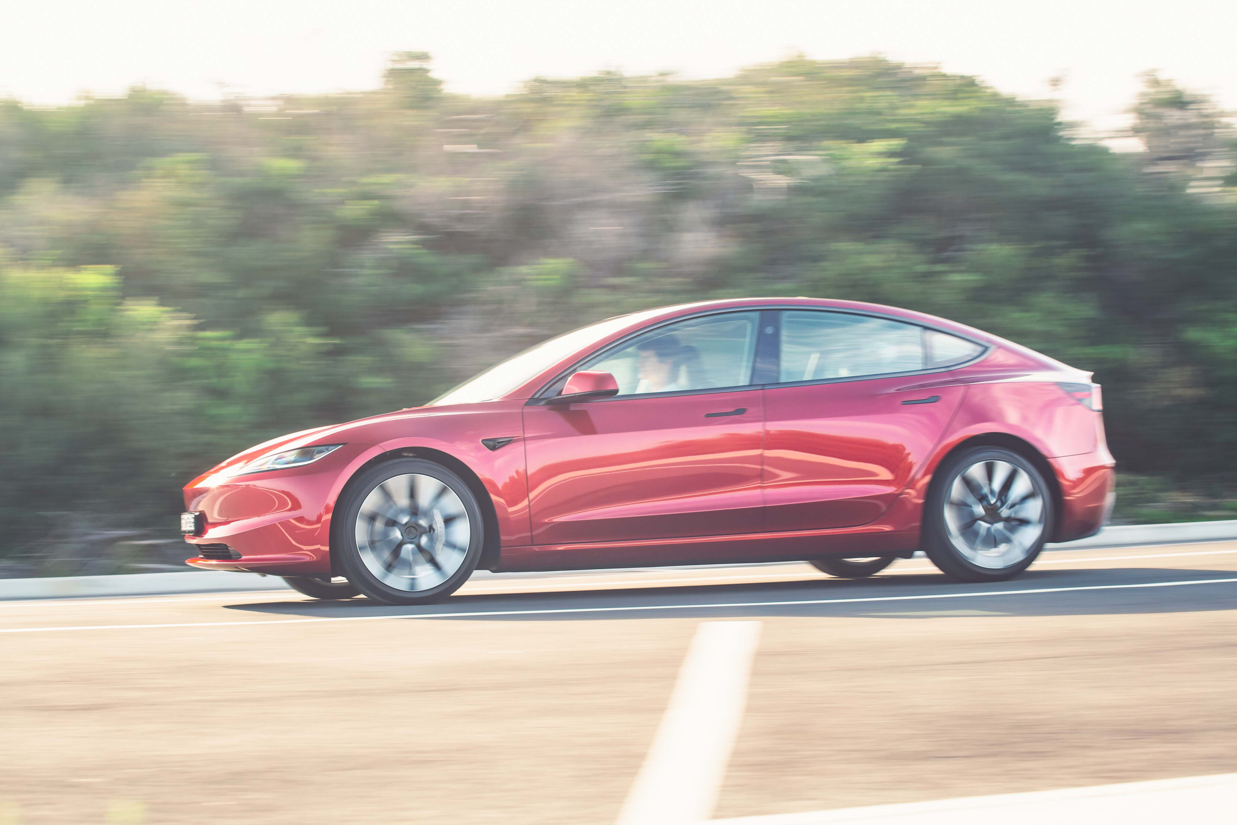 2024 Tesla Model 3 Performance testing with sports brakes tips rumored  release in Australia (en anglais) -  News
