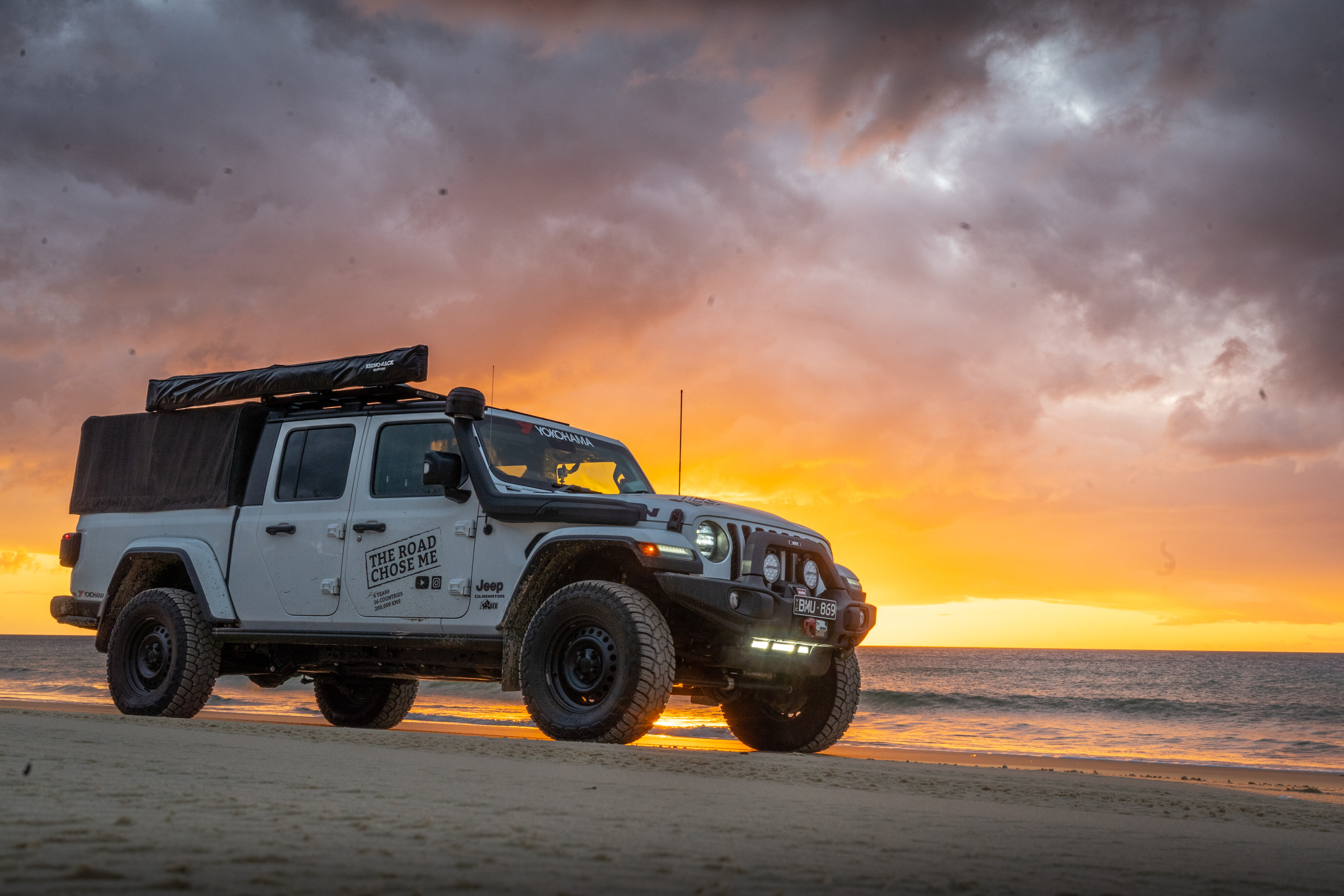 4e9320ee/trcm fraser island jeep sunrise mask2k gari explore 4x4 australia jpg