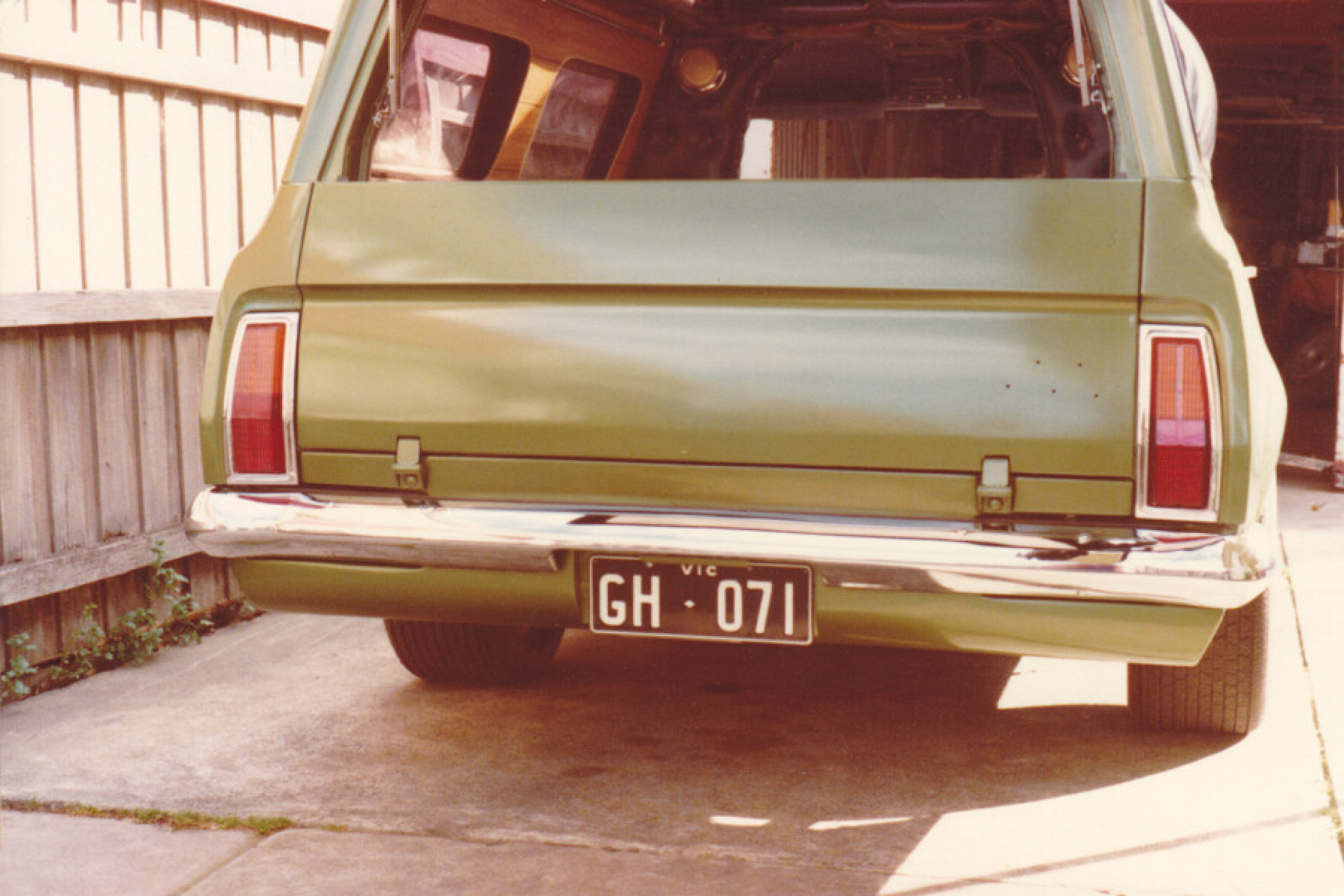 561d1382/green knight hg panelvan rear jpg