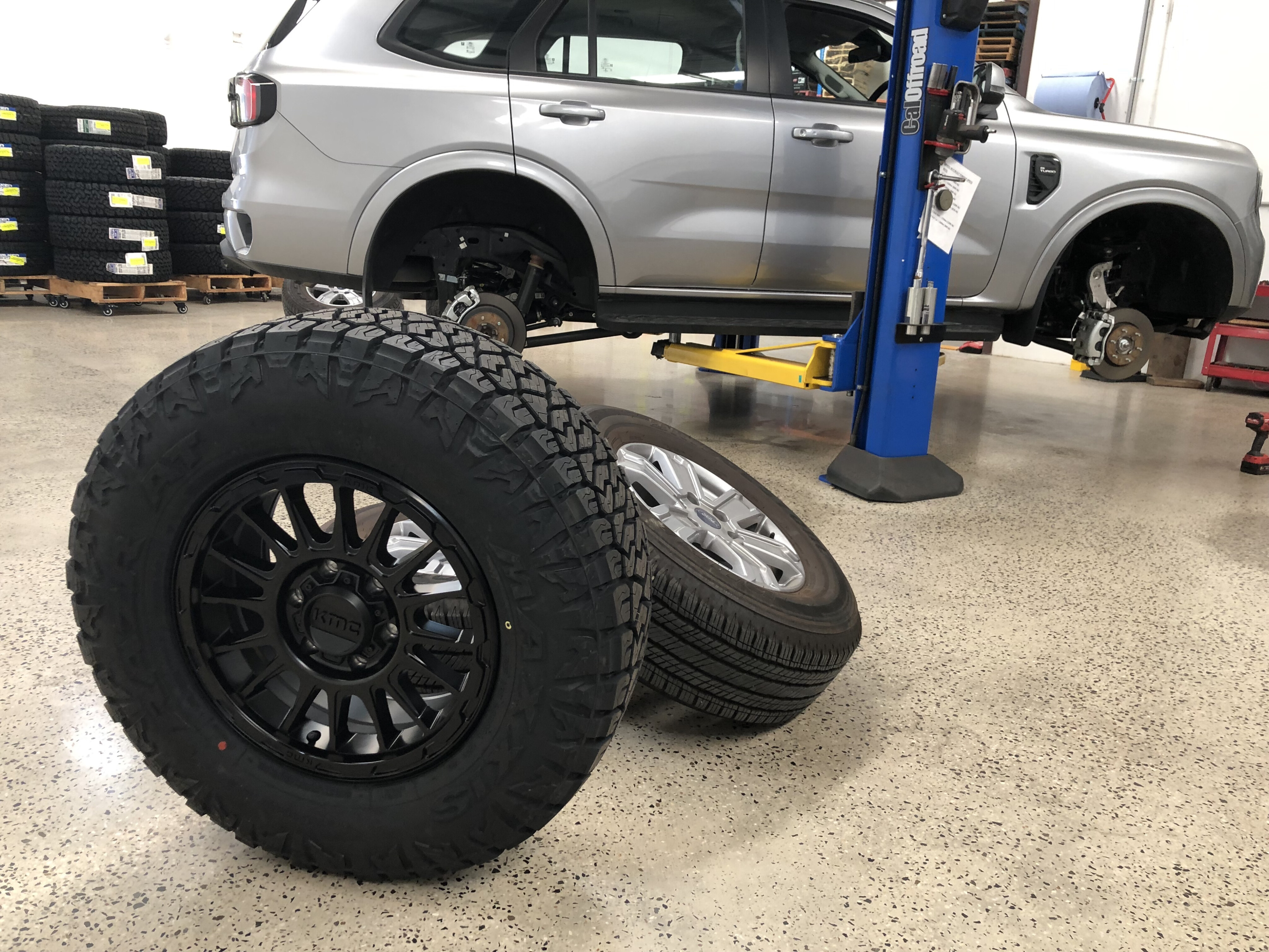 5c011e0d/2023 ford everest kmc impact wheels and maxxis razr tyres 14 JPG