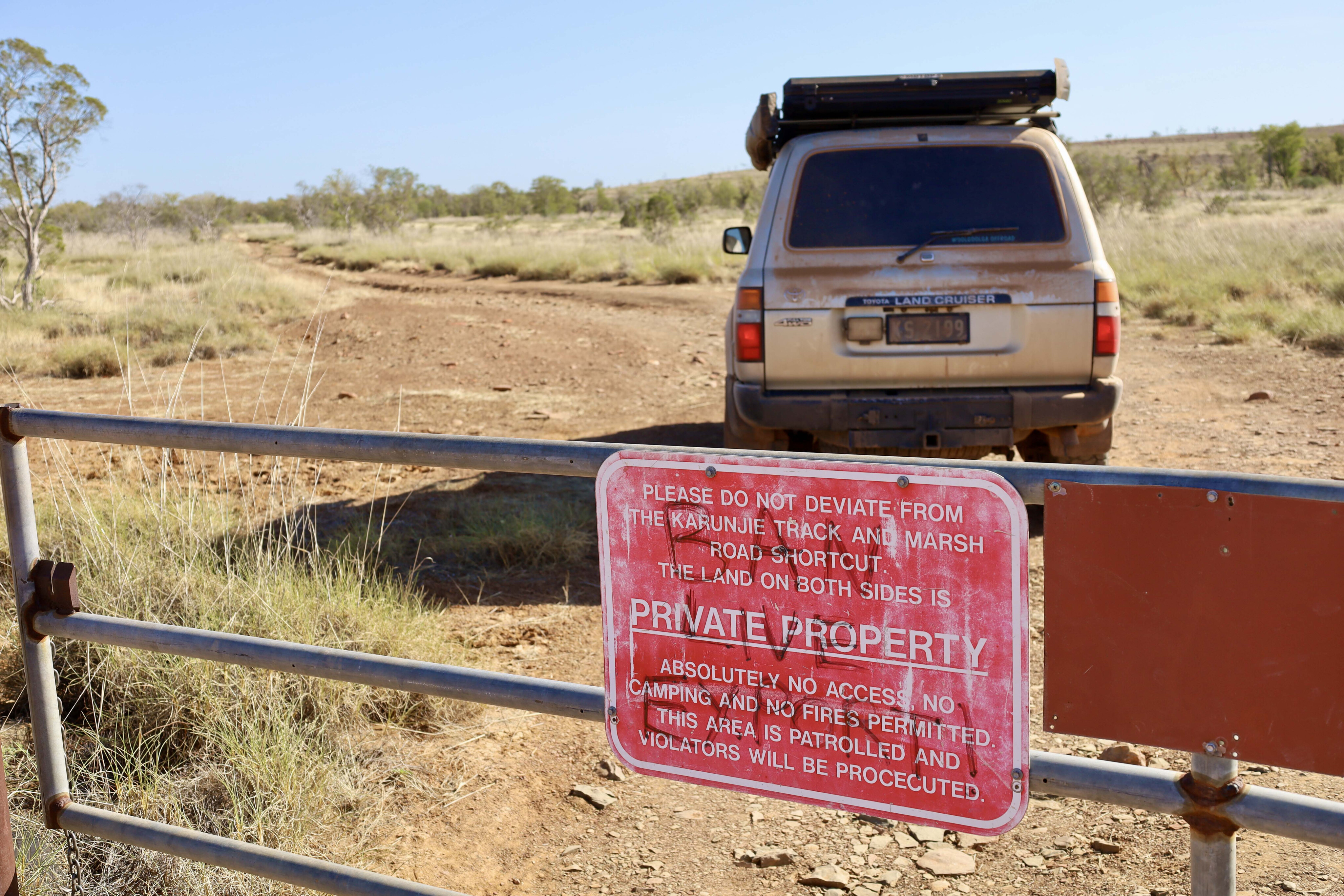66d41b58/gate warning signs 4x4 australia karunjie track wa jpg