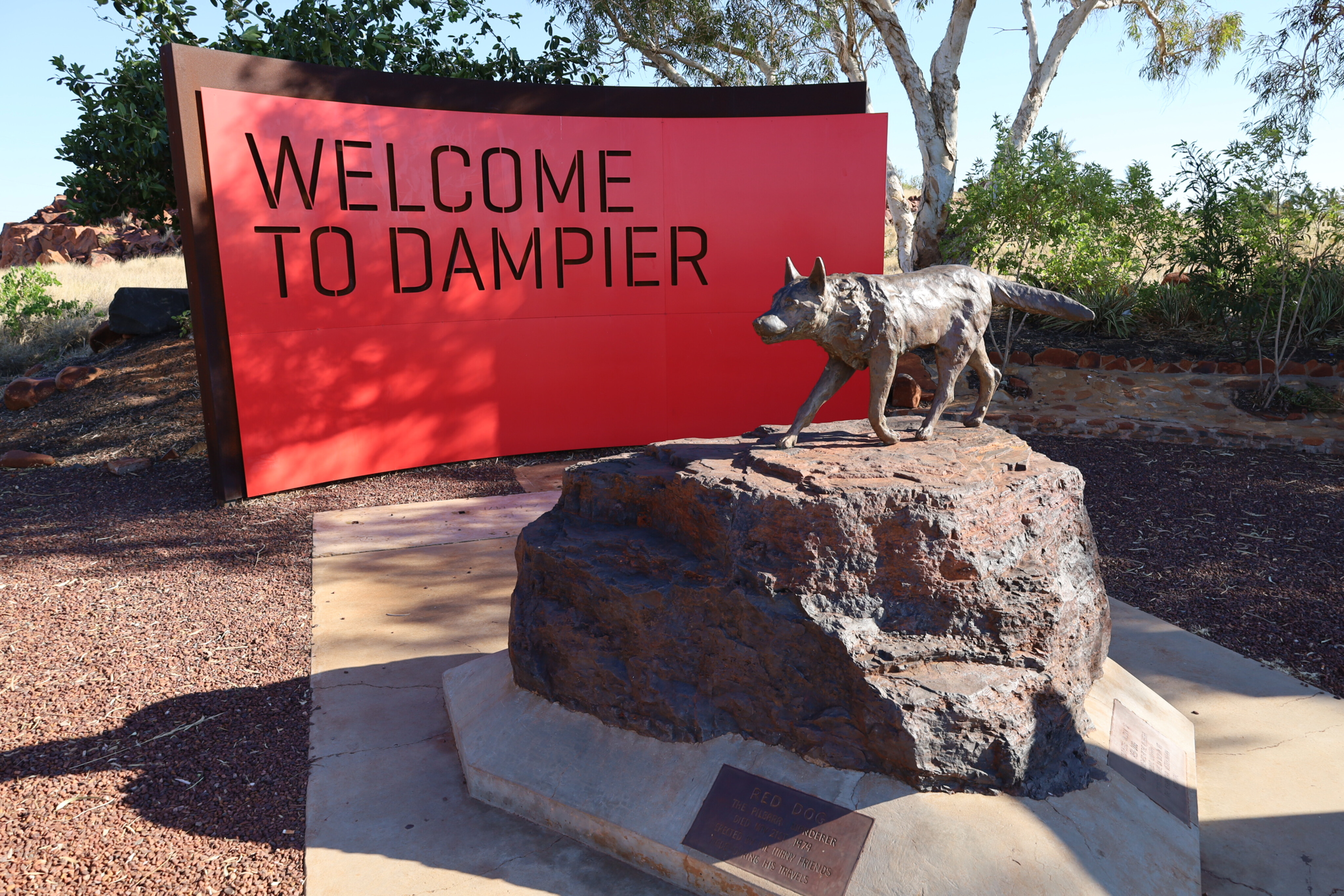 72231b5d/red dog at dampier pilbara explore wa 4x4 australia JPG