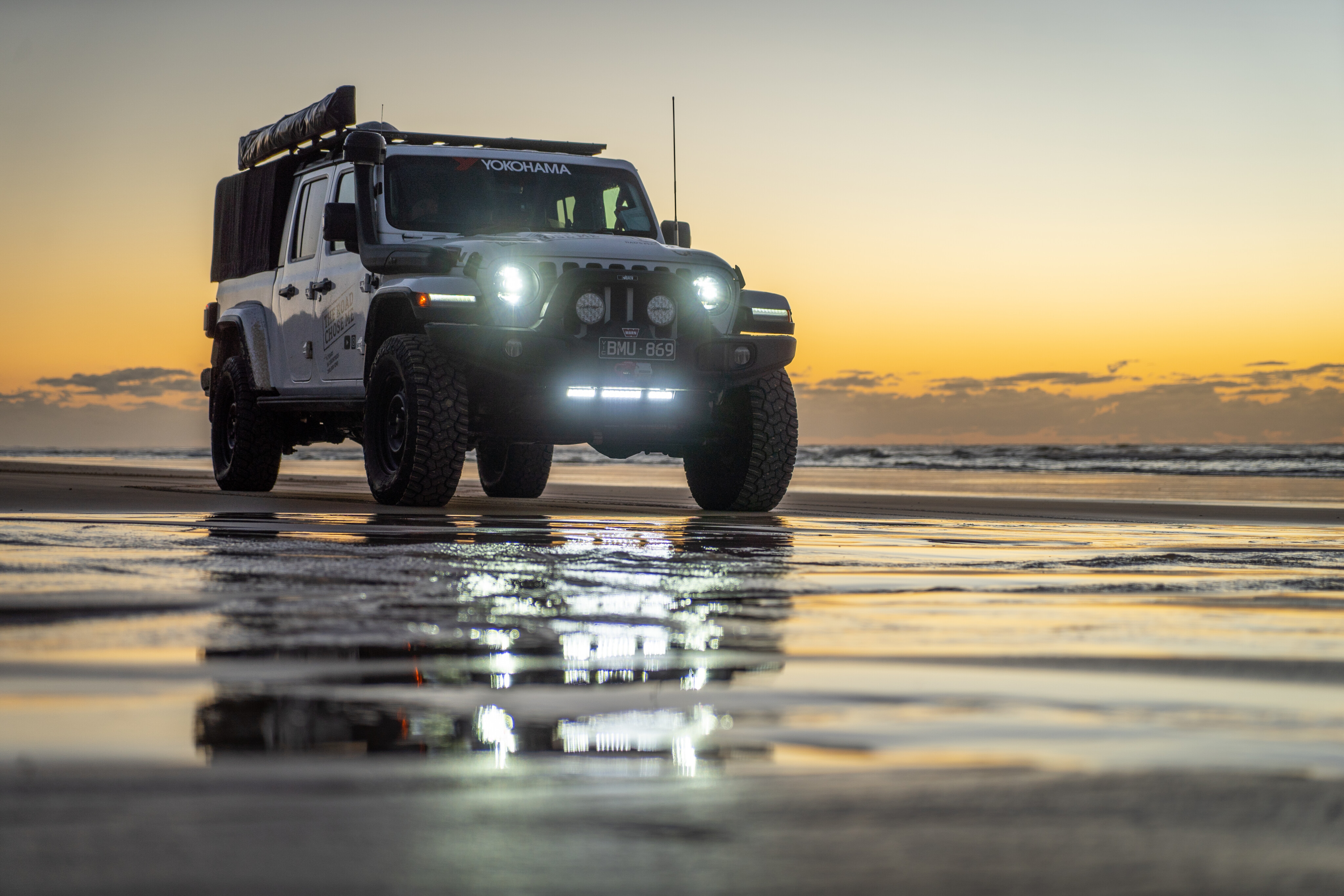 80ee21a8/trcm fraser island jeep sunrise lightsk gari explore 4x4 australia jpg