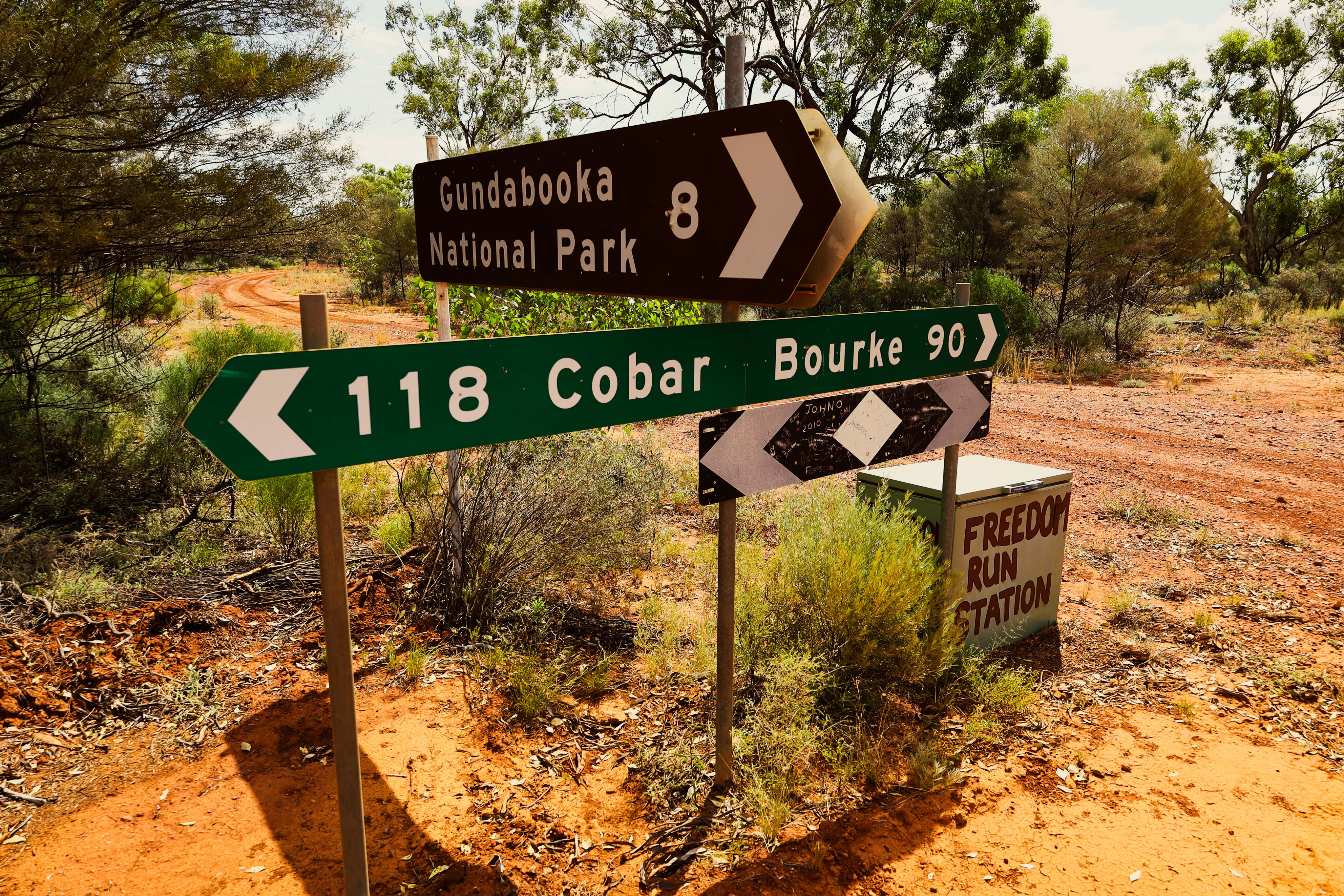 8aae188c/4x4 australia explore gundabooka nsw signs jpg