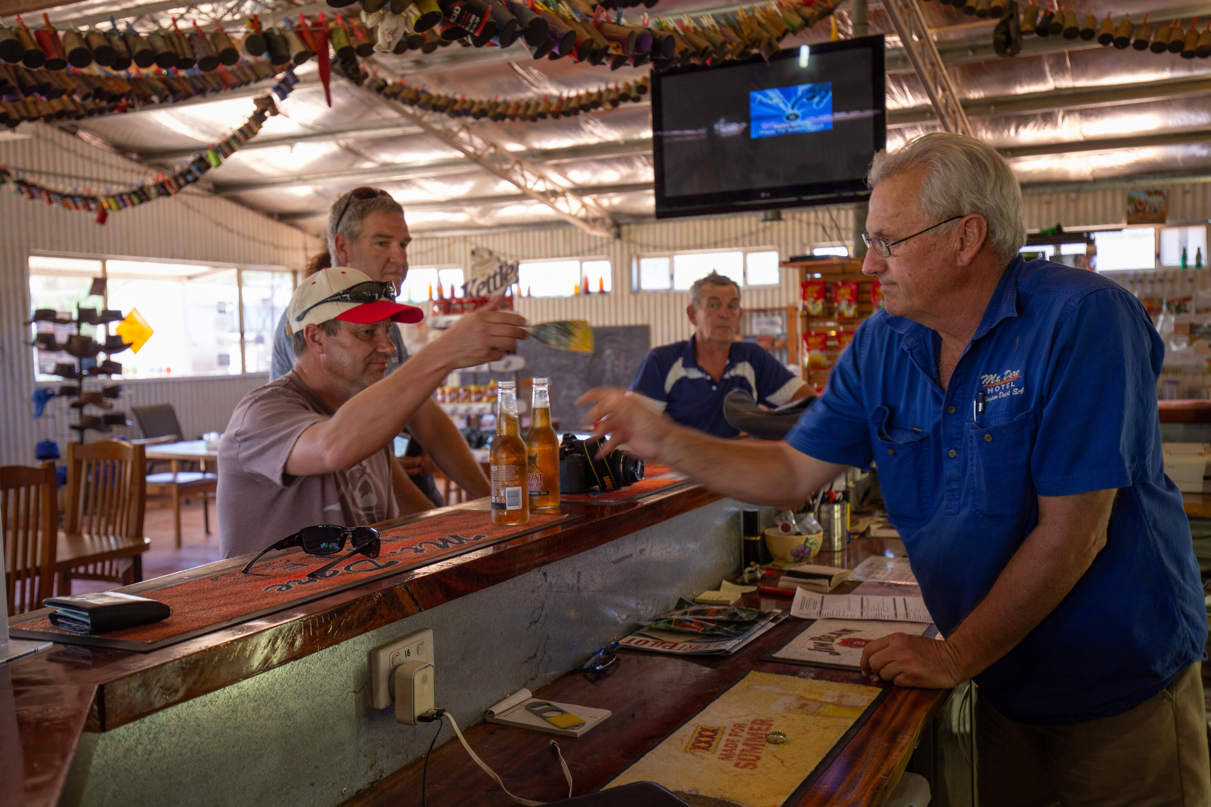 8e0526b7/img 4487 mount dare south australia outback pub crawl 4x4 australia glenn marshall jpg