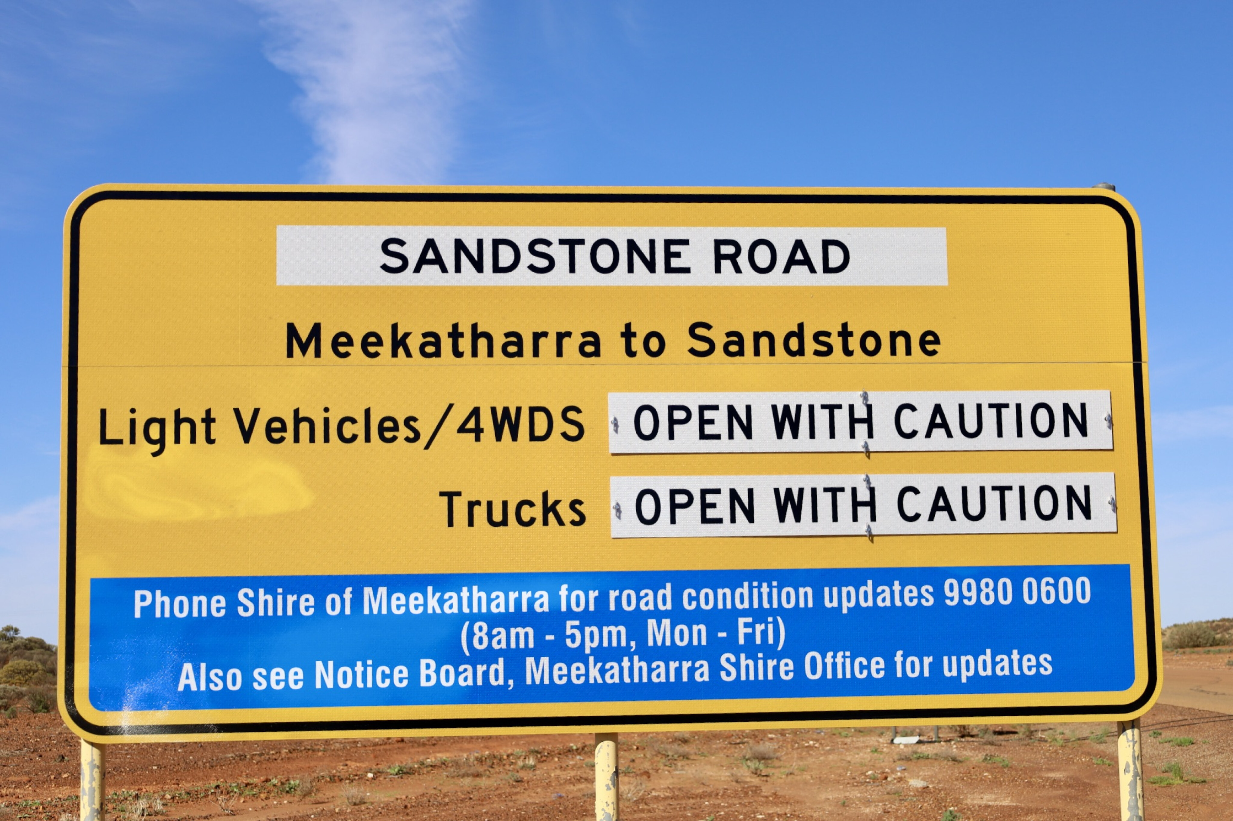 9ea014c5/golden outback road warning sign JPG