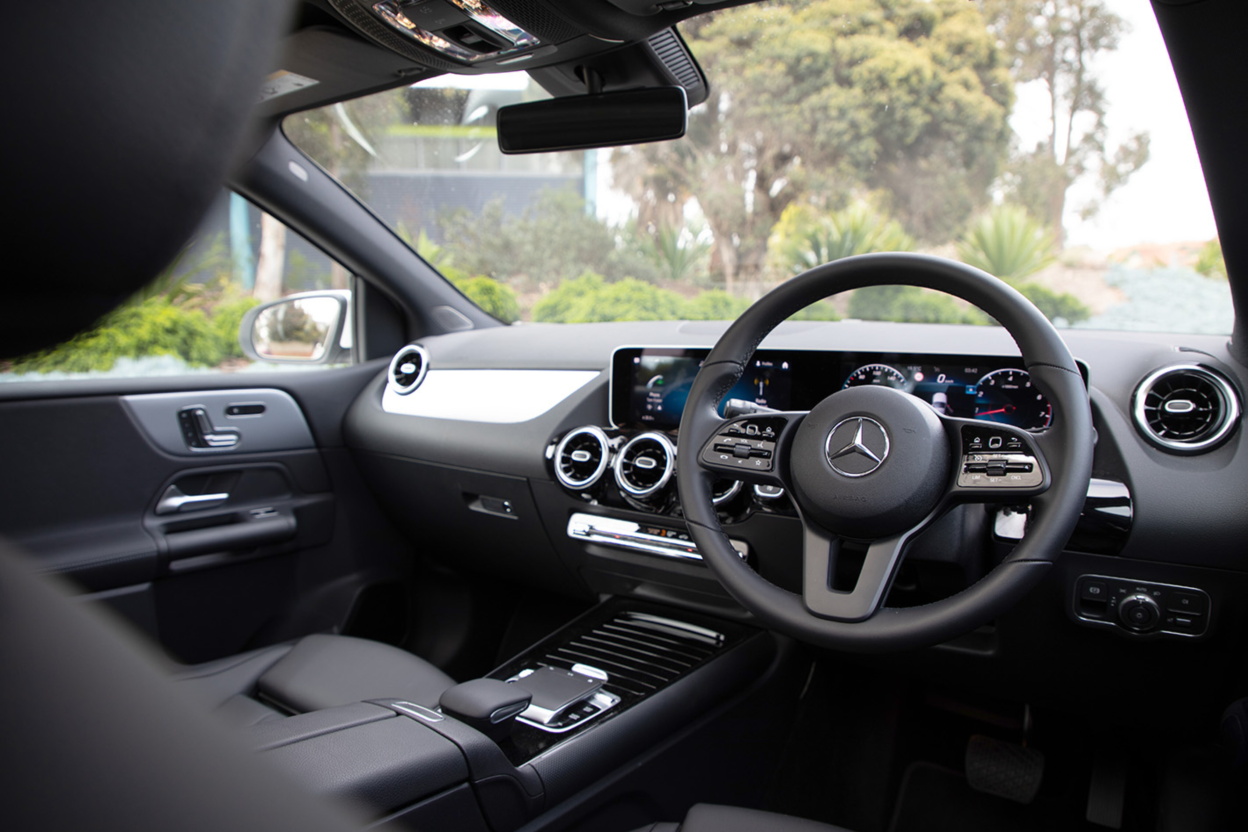 aaf508d6/2020 mercedes benz b180 review interior steeringwheel jpg