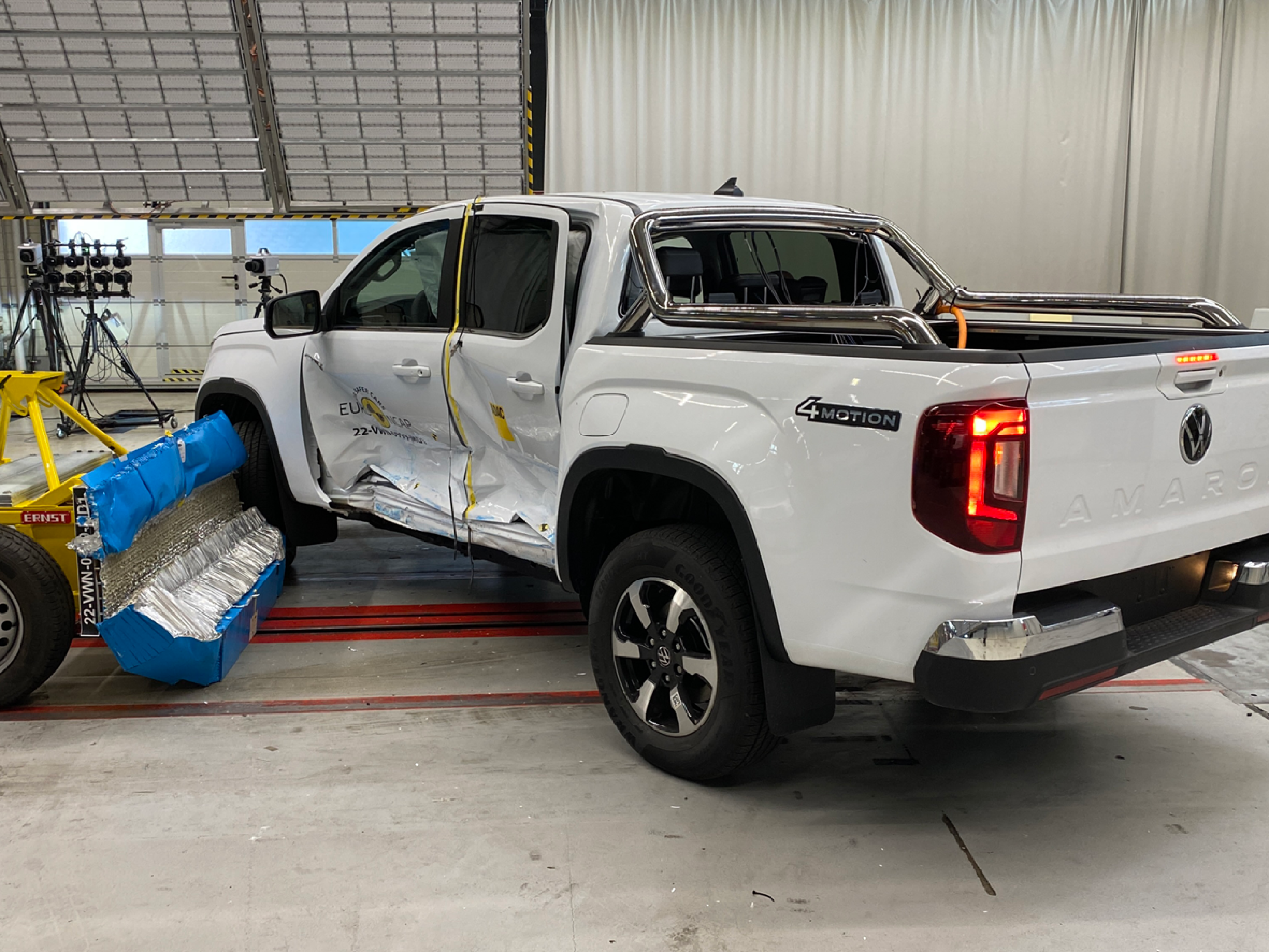 ac671489/2023 volkswagen amarok ute ancap 04 png