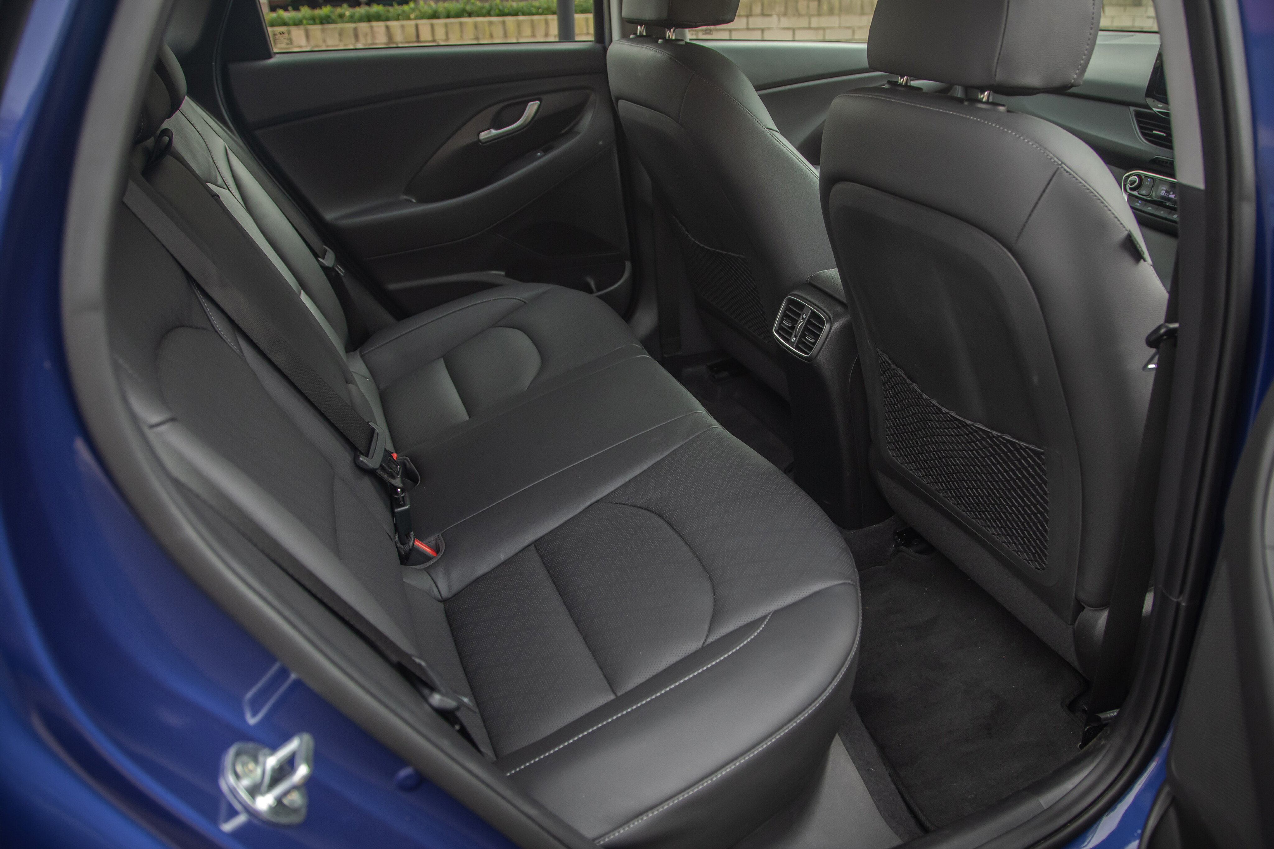 ada00952/2022 hyundai i30 elite hatch rear seat legroom jpg