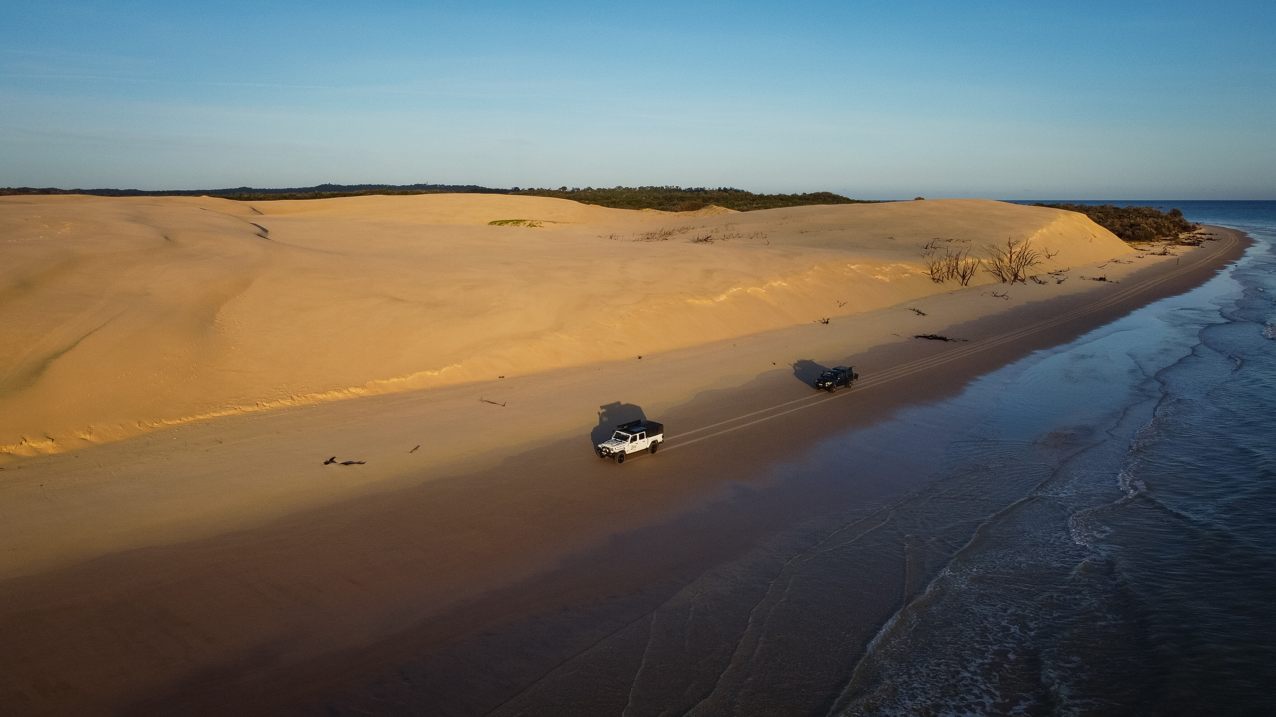 b0502238/trcm fraser island northern tip sunrisek gari explore 4x4 australia jpg