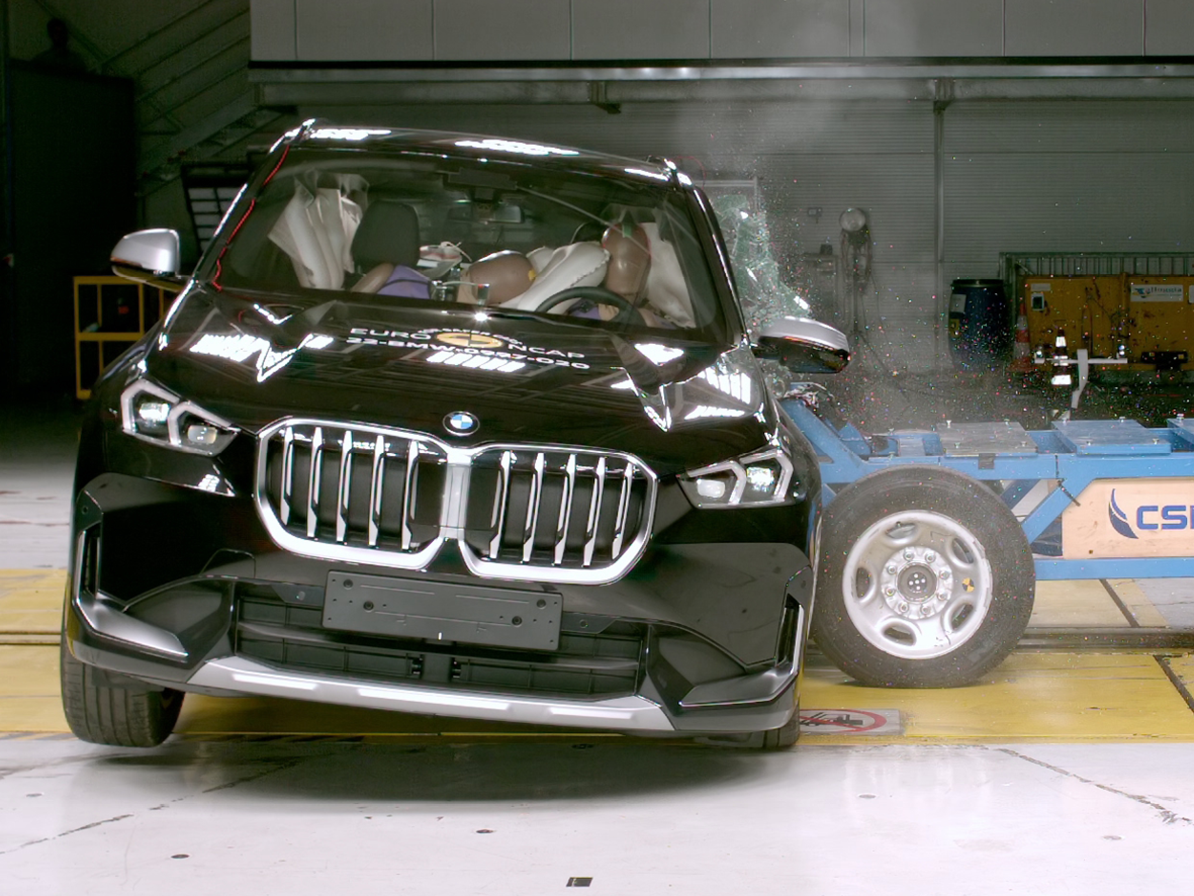 b64209aa/2023 bmw x1 ancap crash test 01 png