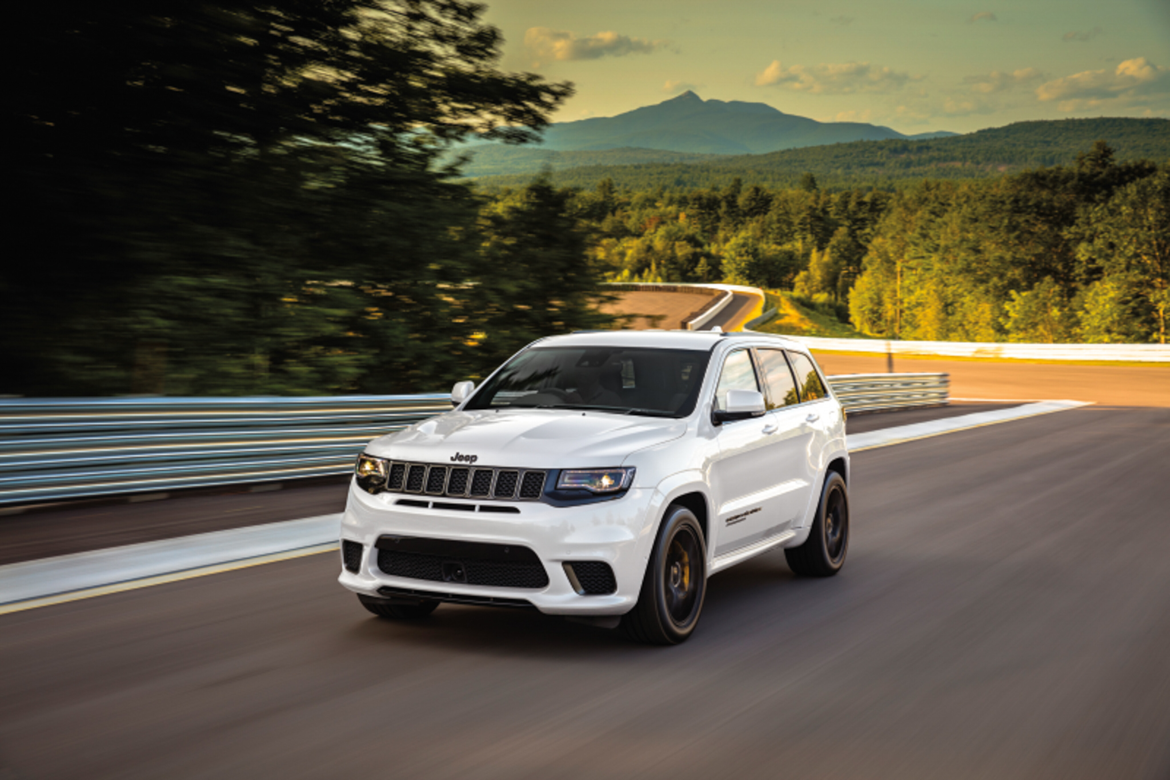 b86d09d7q68/jeep gc trackhawk 4 jpg