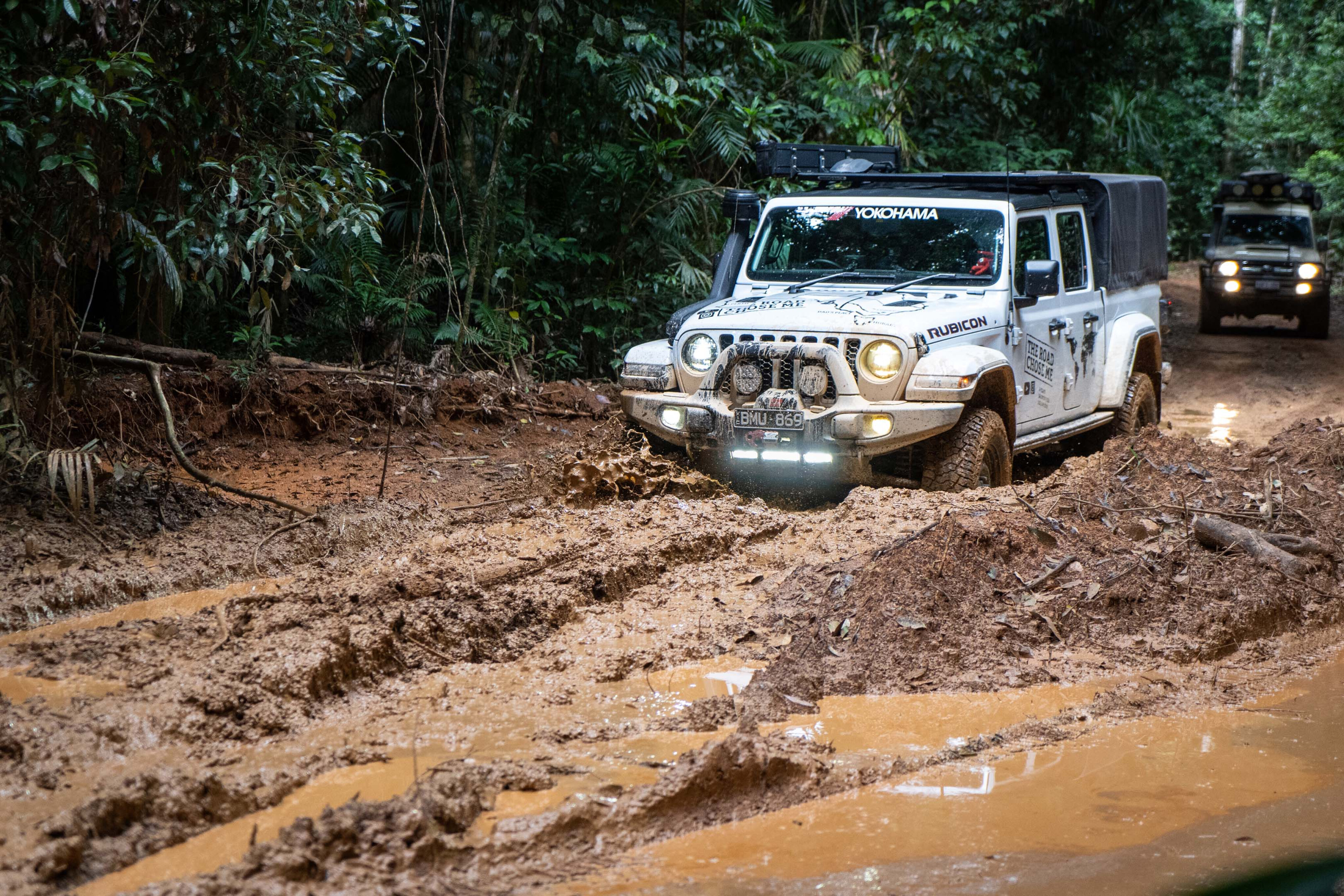 beaa1532/trcm cape york creb track jeep mud jpg