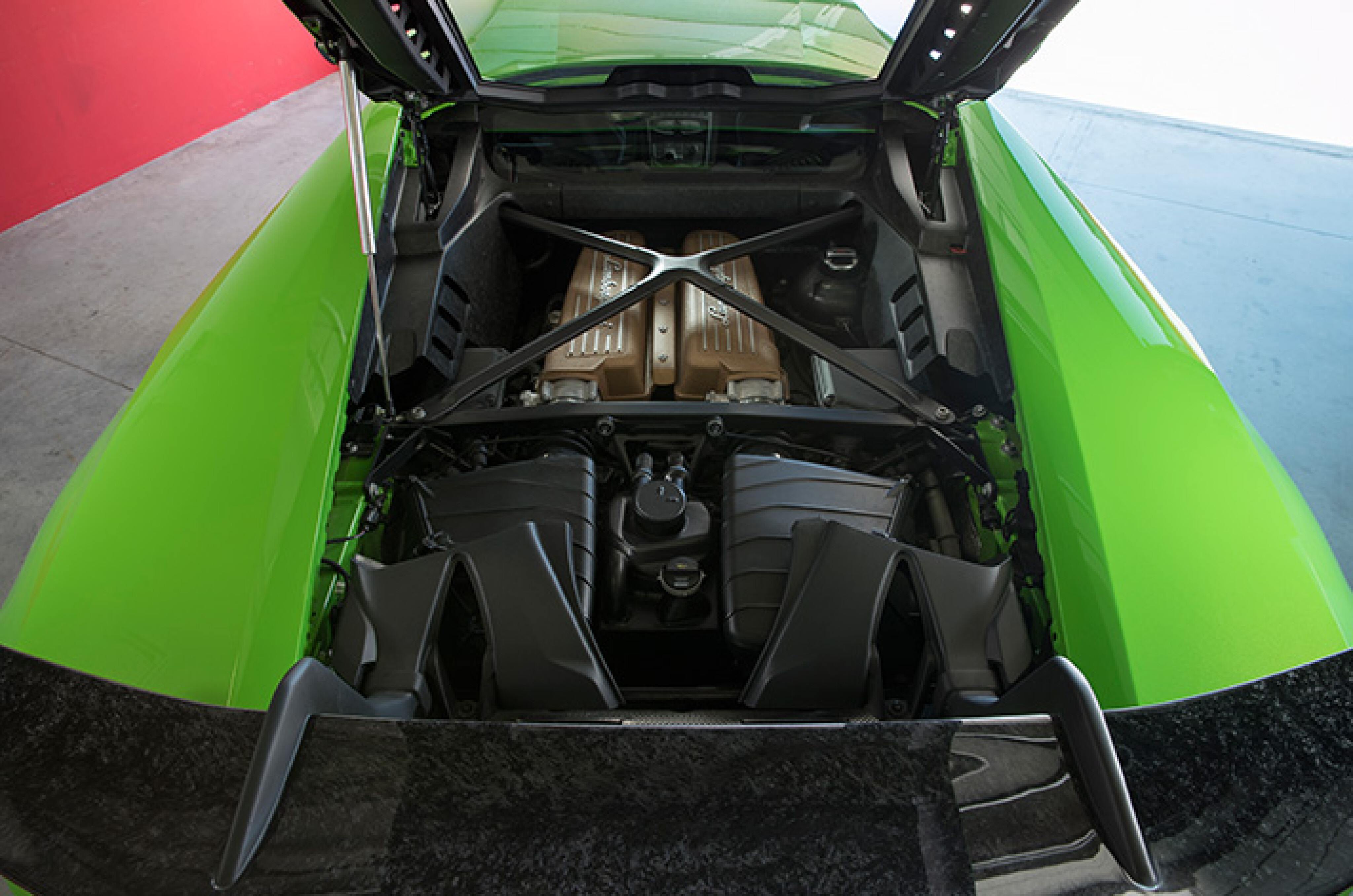 bff10a35110/lamborghini huracan performante engine bay jpg