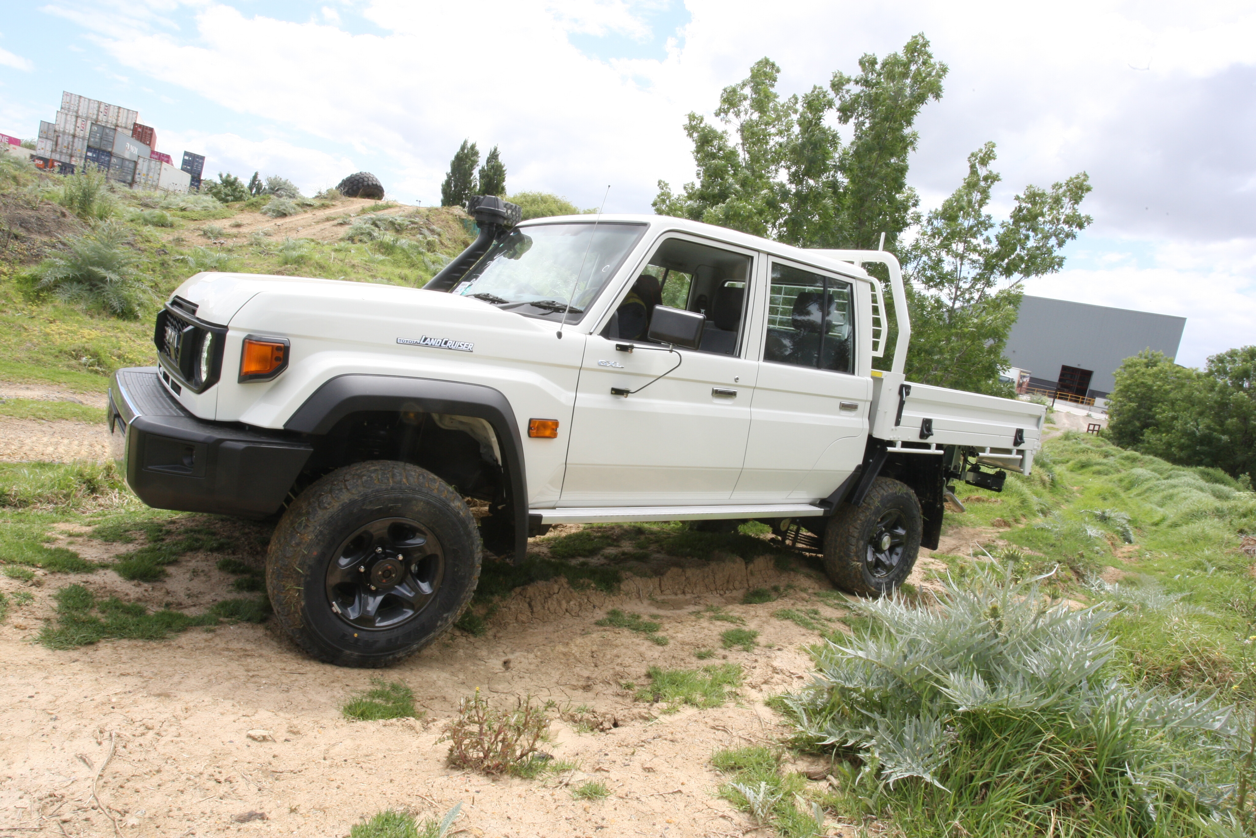 d26118d5/2024 toyota landcruiser 79 gxl terrain tamer 35 JPG