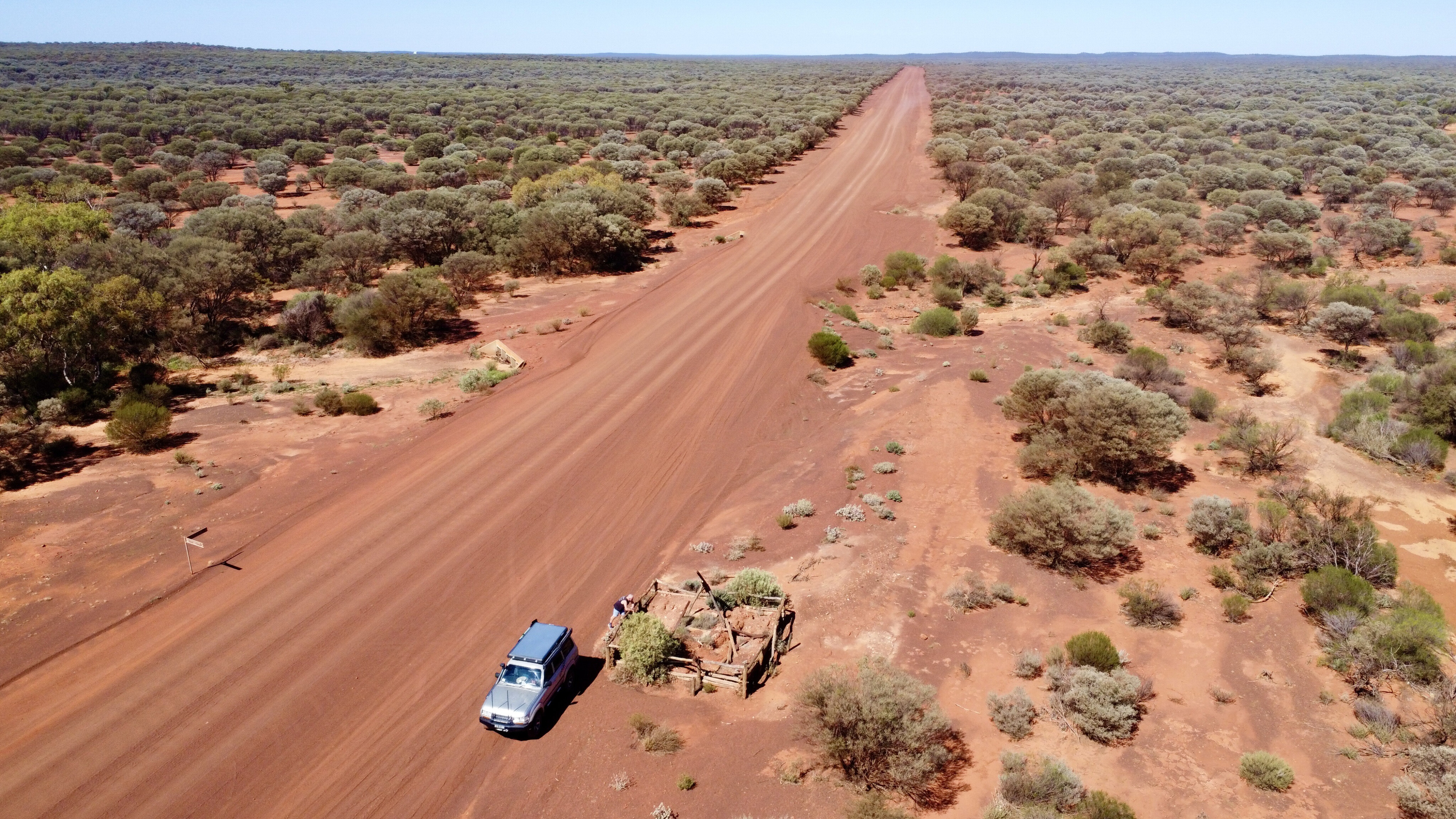 dd6715b2/golden outback old well beside road JPG