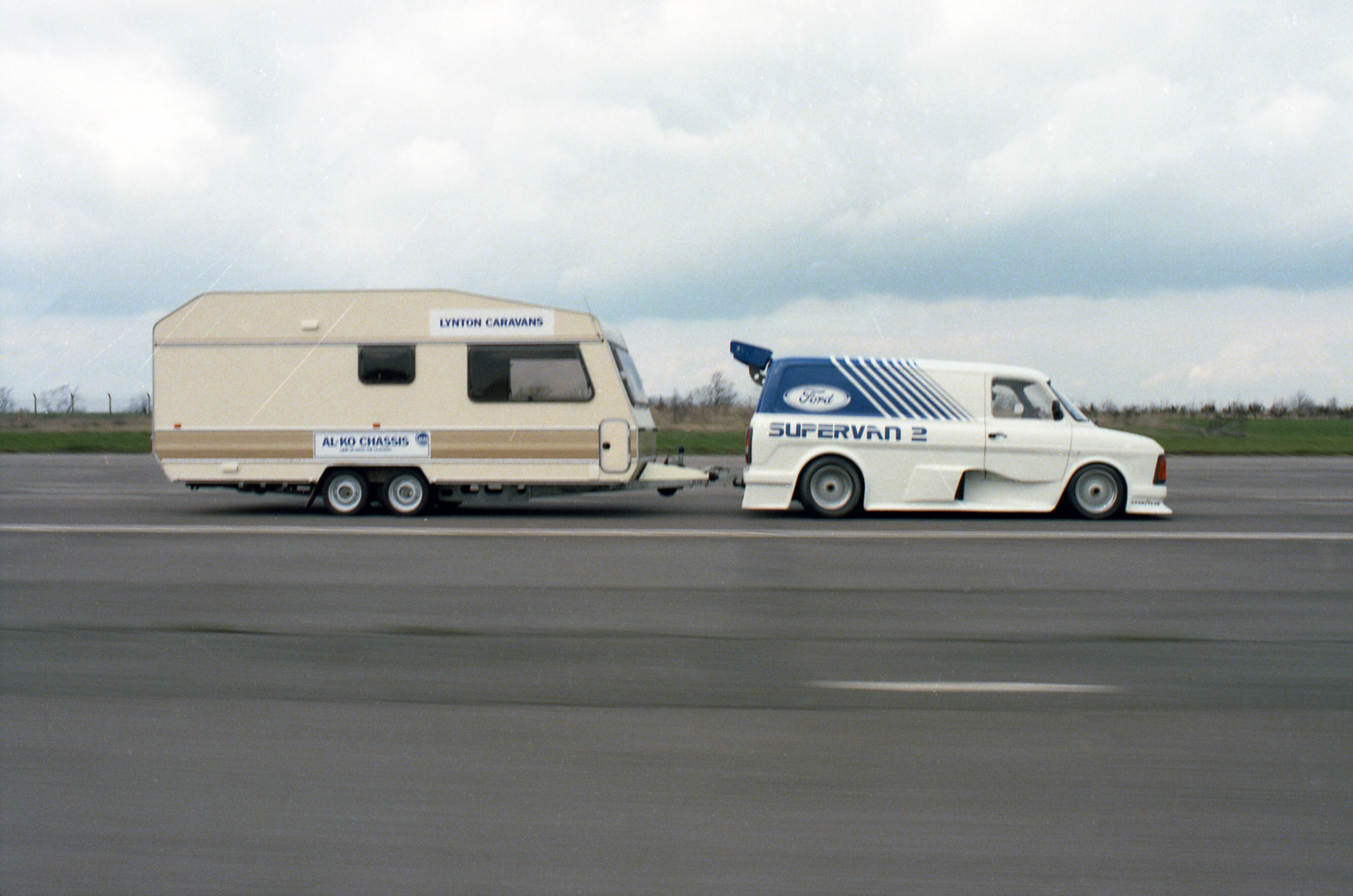 df1e27a3/1985 ford transit mark ii supervan 2 action shot towing caravan on track cn uk 1985 328 0016 jpg