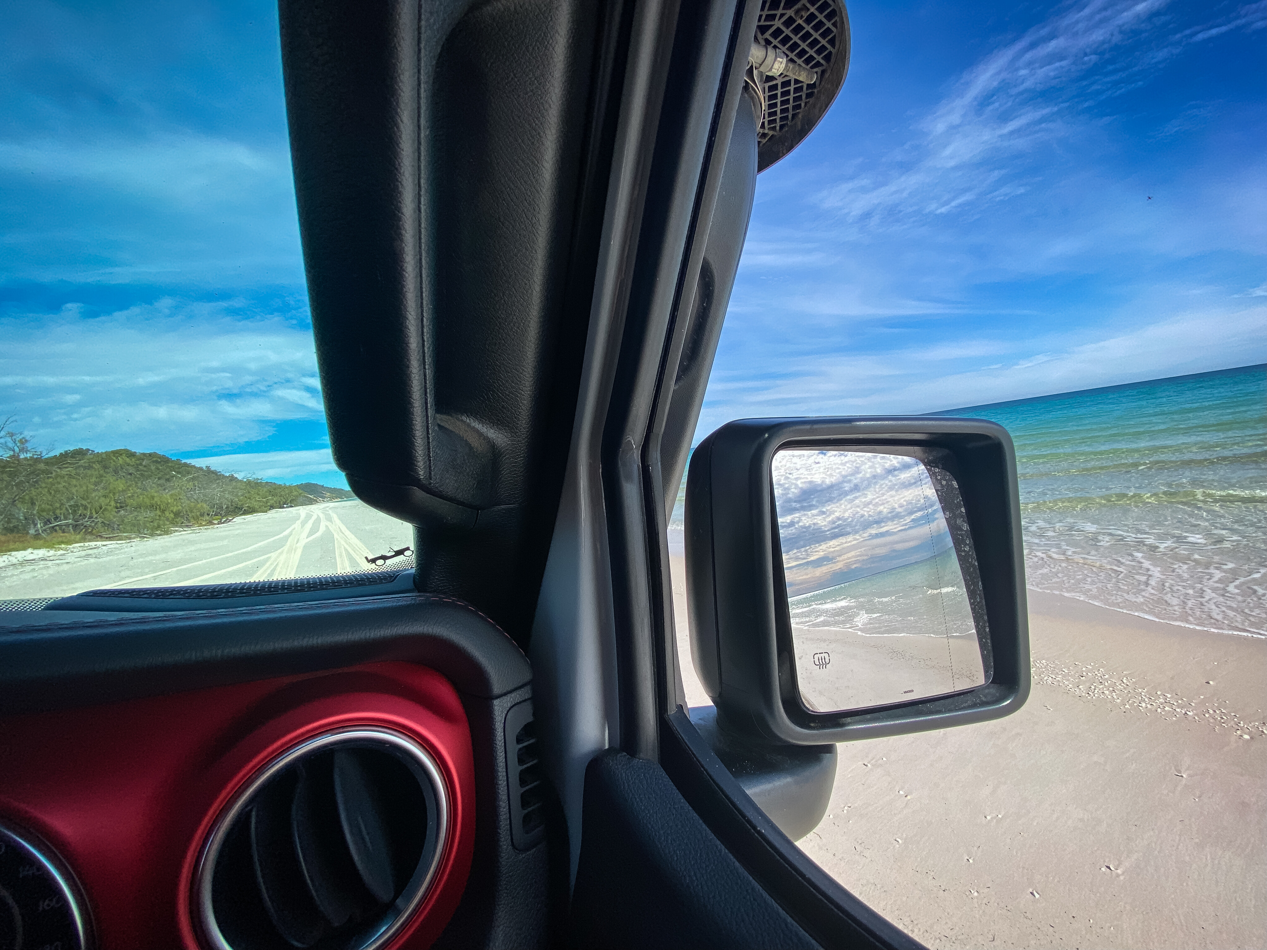 dfcb1fc3/trcm fraser island jeep beach viewk gari explore 4x4 australia jpg