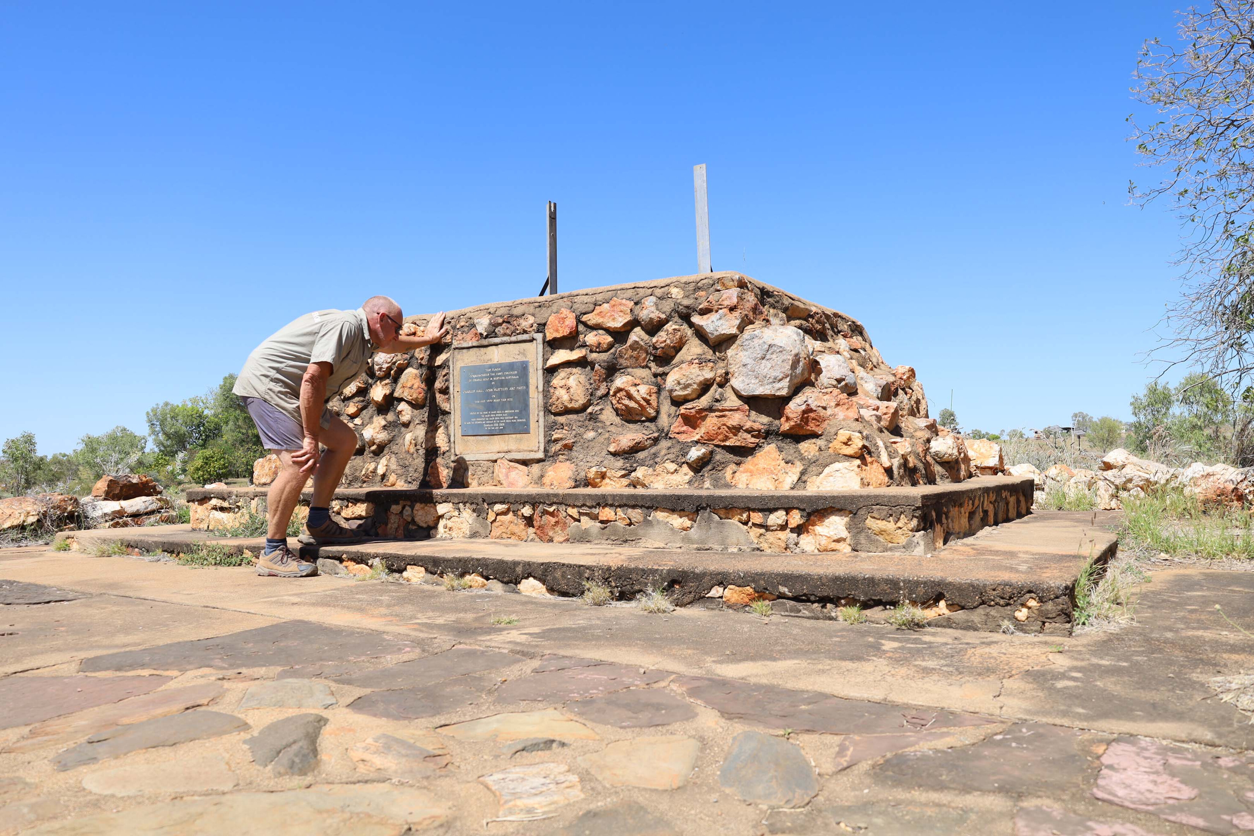 ee4511ab/old halls creek memorial jpg