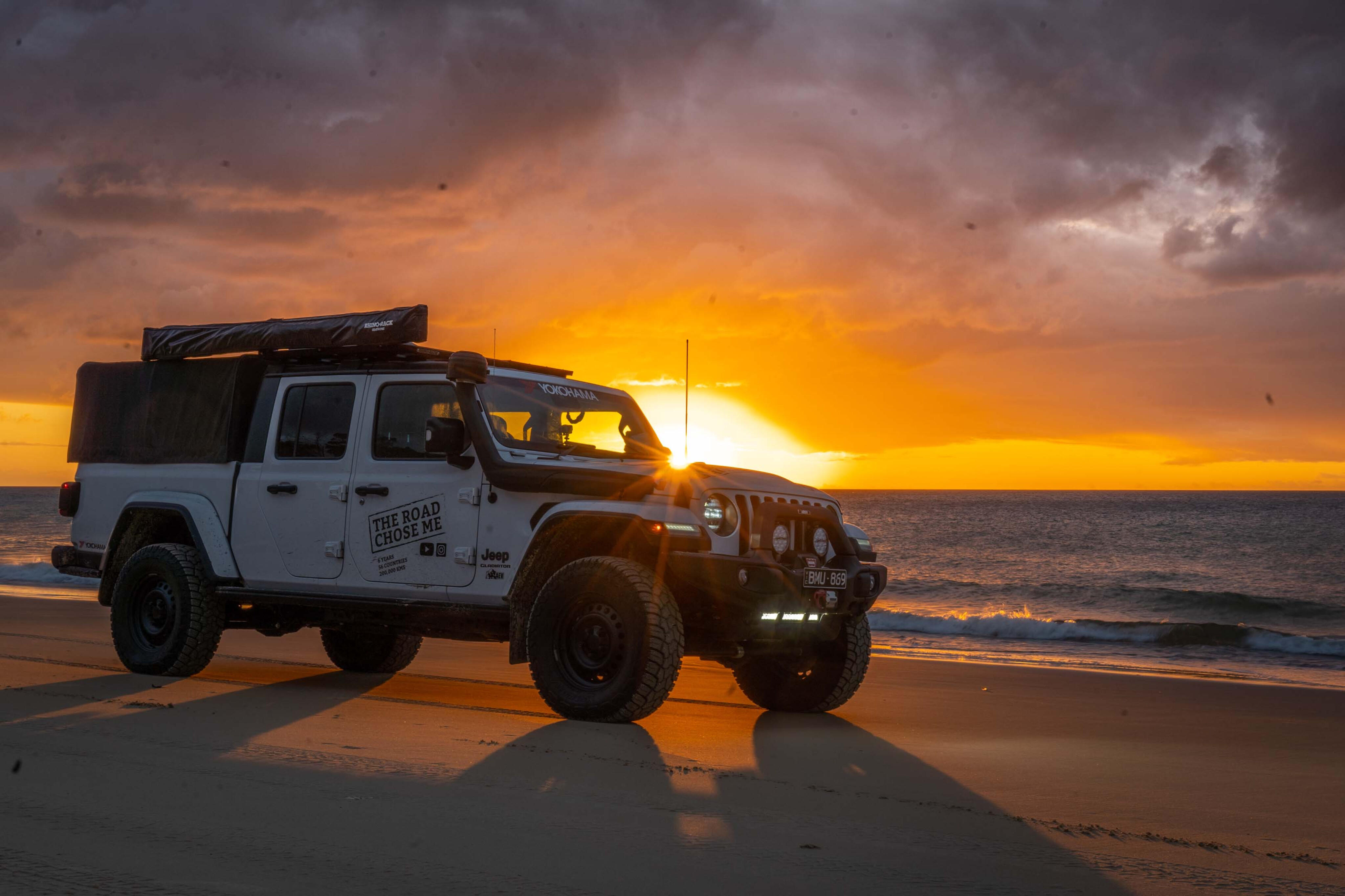 fd621668/trcm fraser island jeep sunrise mask jpg