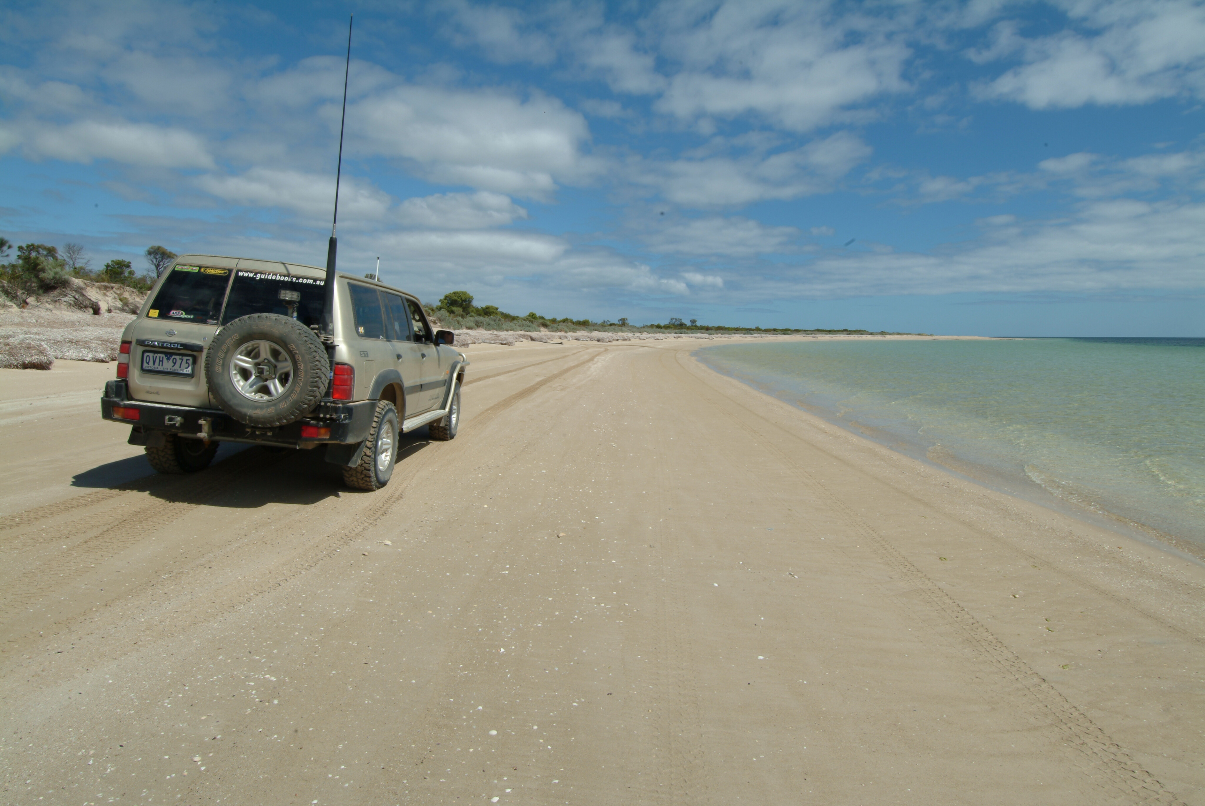 feb519e0/coffin bay beach track 4x4 australia explore sa JPG