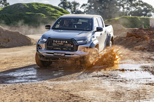 186c1222/2023 toyota hilux gr sport 4 JPG