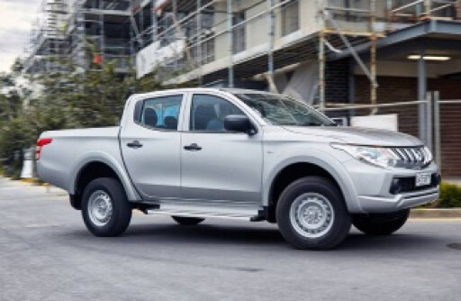 ae841de5/2015 mitsubishi triton glx 2 4l diesel dual cab utility 05390172