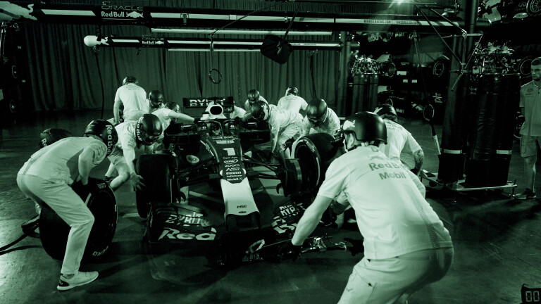 VIDEO: Red Bull F1 pit stop record darkness